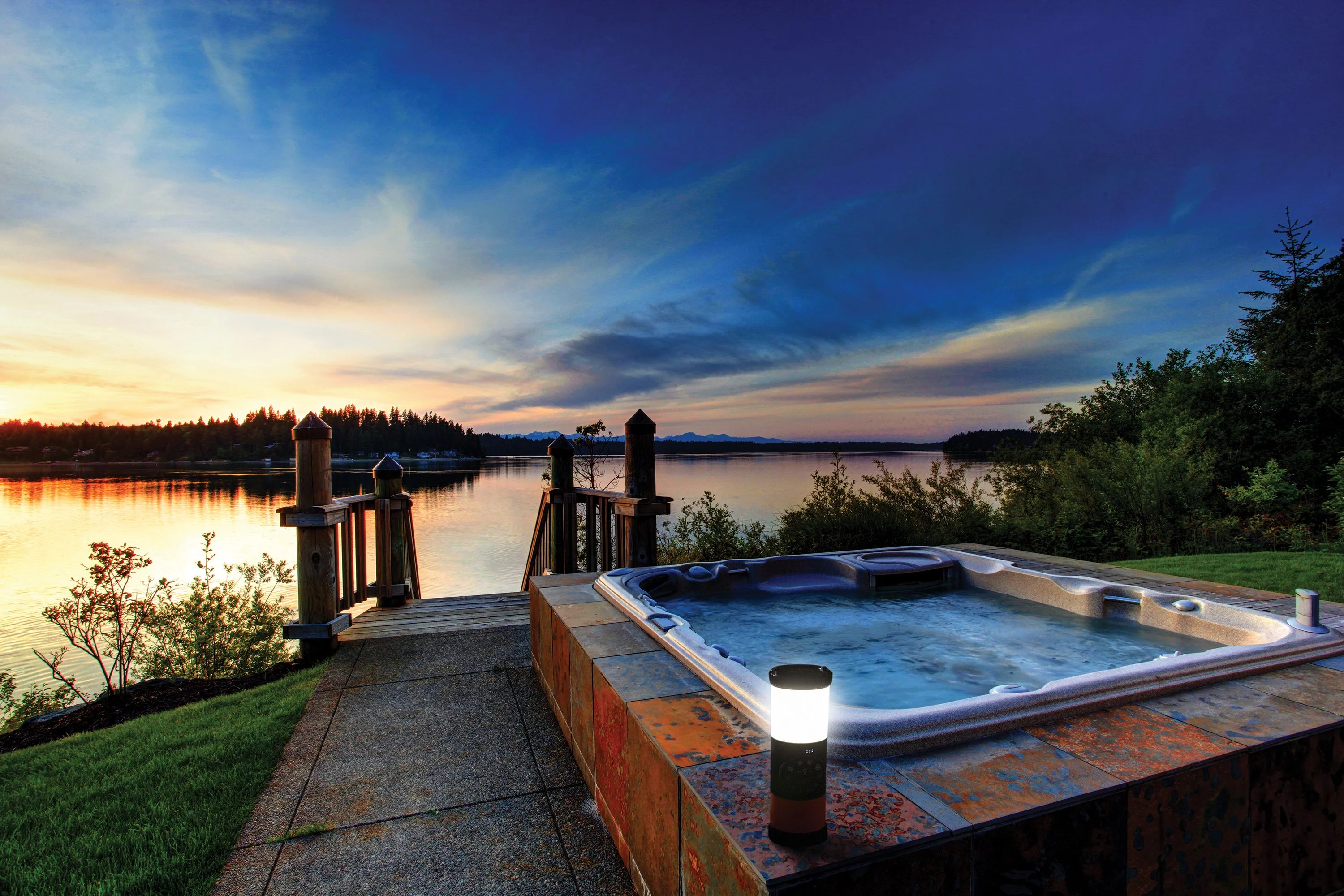 EcoXGear EcoLantern 400 Lumen Wireless, LED Bluetooth, Waterproof Light Lantern