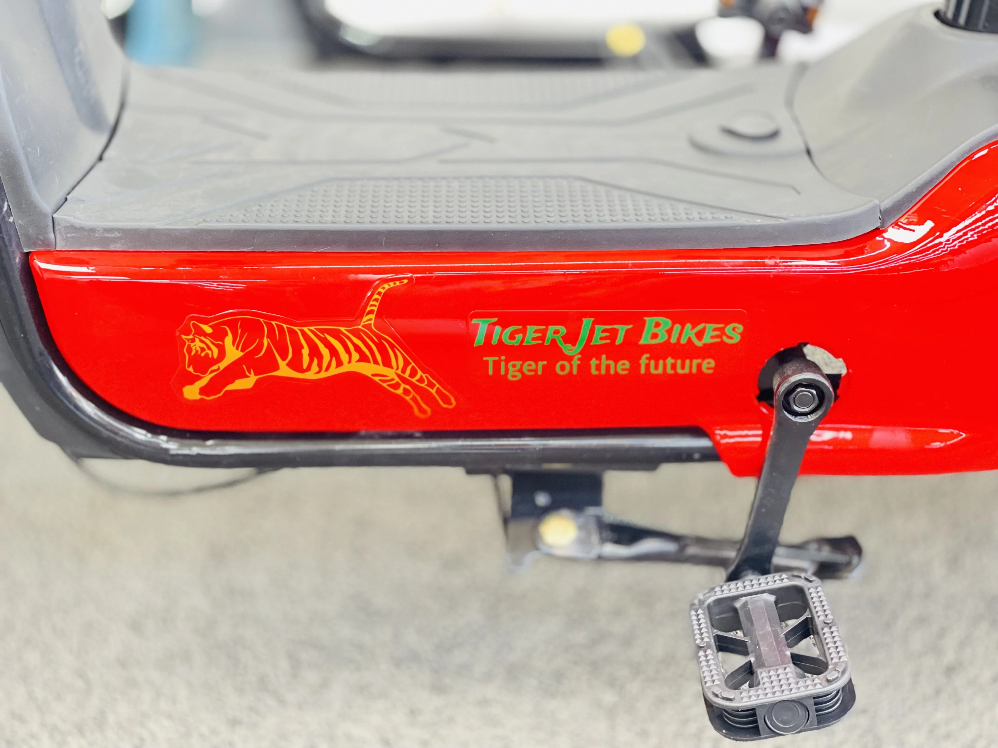 Tiger Jet 500W 48V Electric Scooter With Remote Start, 2 Seats And Detachable Battery Compartment (Updated Version)