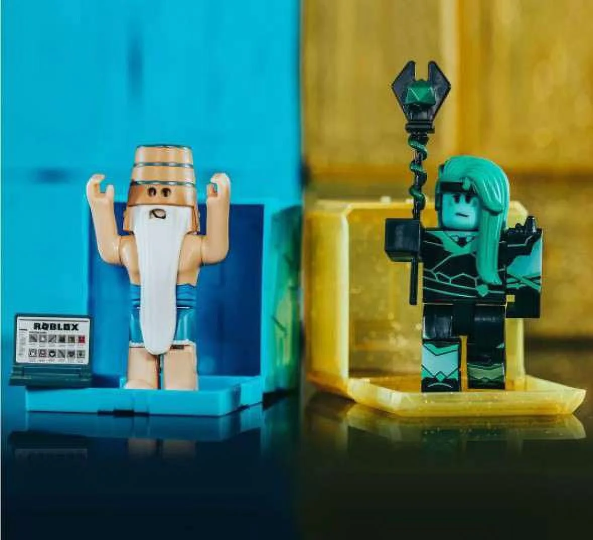 Roblox Series 9 & Celebrity Series 7 Mystery 2-Pack Set (Bonus Gizmo Egg Virtual Item Code Included!)
