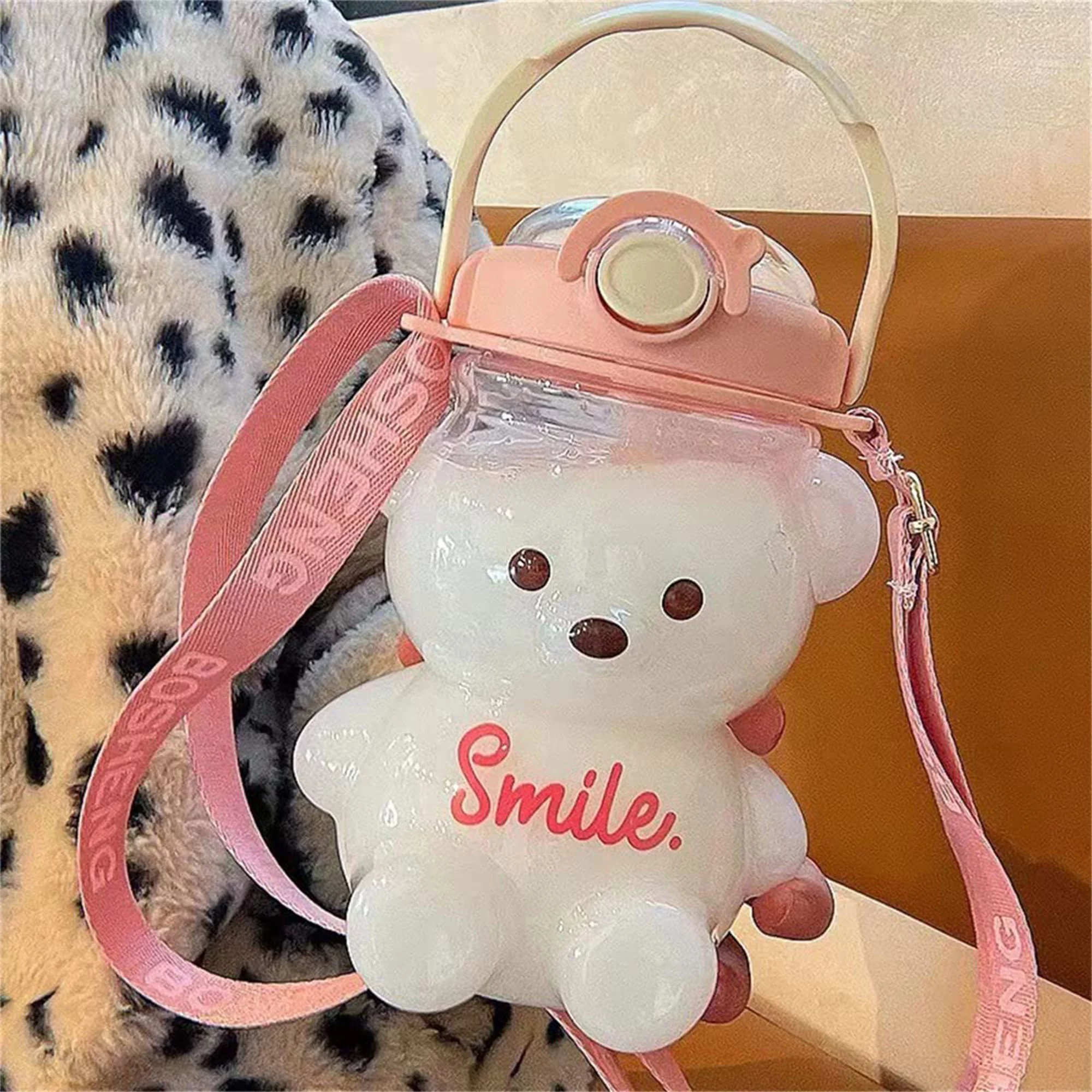 Sunisery 1000ml Bear Straw Bottle Bear Shape Large Capacity Leakproof Water Jug with Shoulder Strap