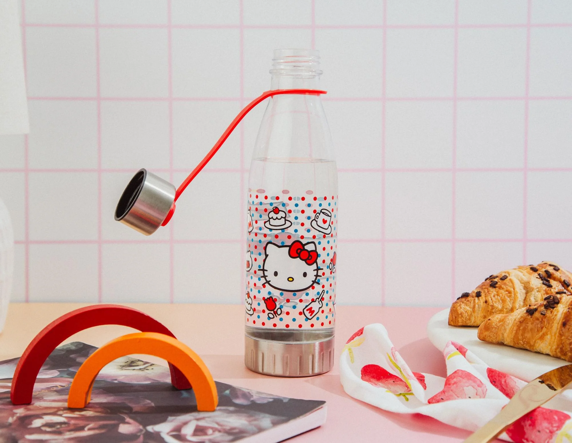 Hello Kitty 870777 20 oz Hello Kitty Polka Dots Water Bottle with Lid Strap, Clear