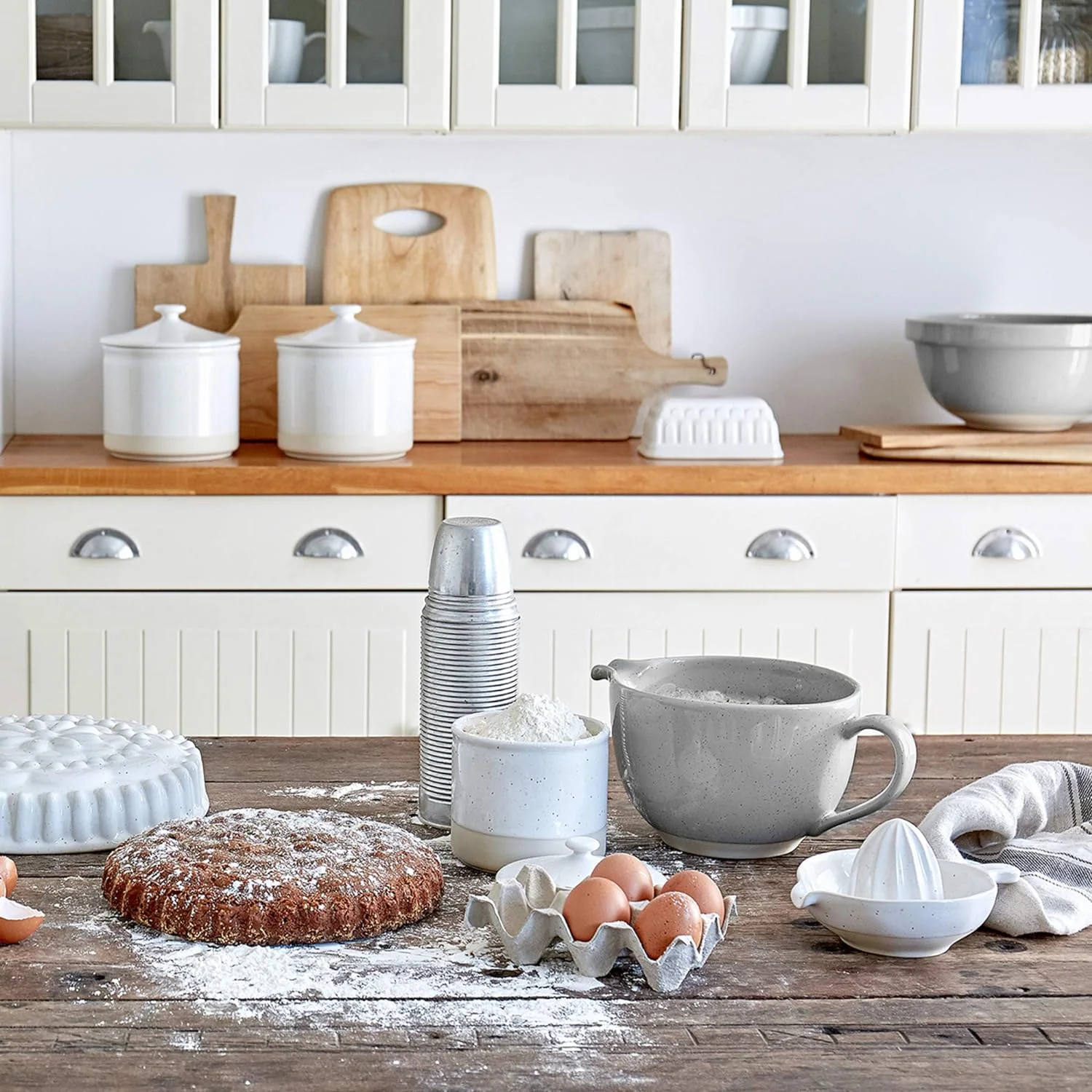 Ceramic Stoneware 2.2-Qt Batter Bowl - Fattoria Collection, White | Microwave & Dishwasher Safe Bakeware | Food Safe Glazing | Restaurant Quality Serveware