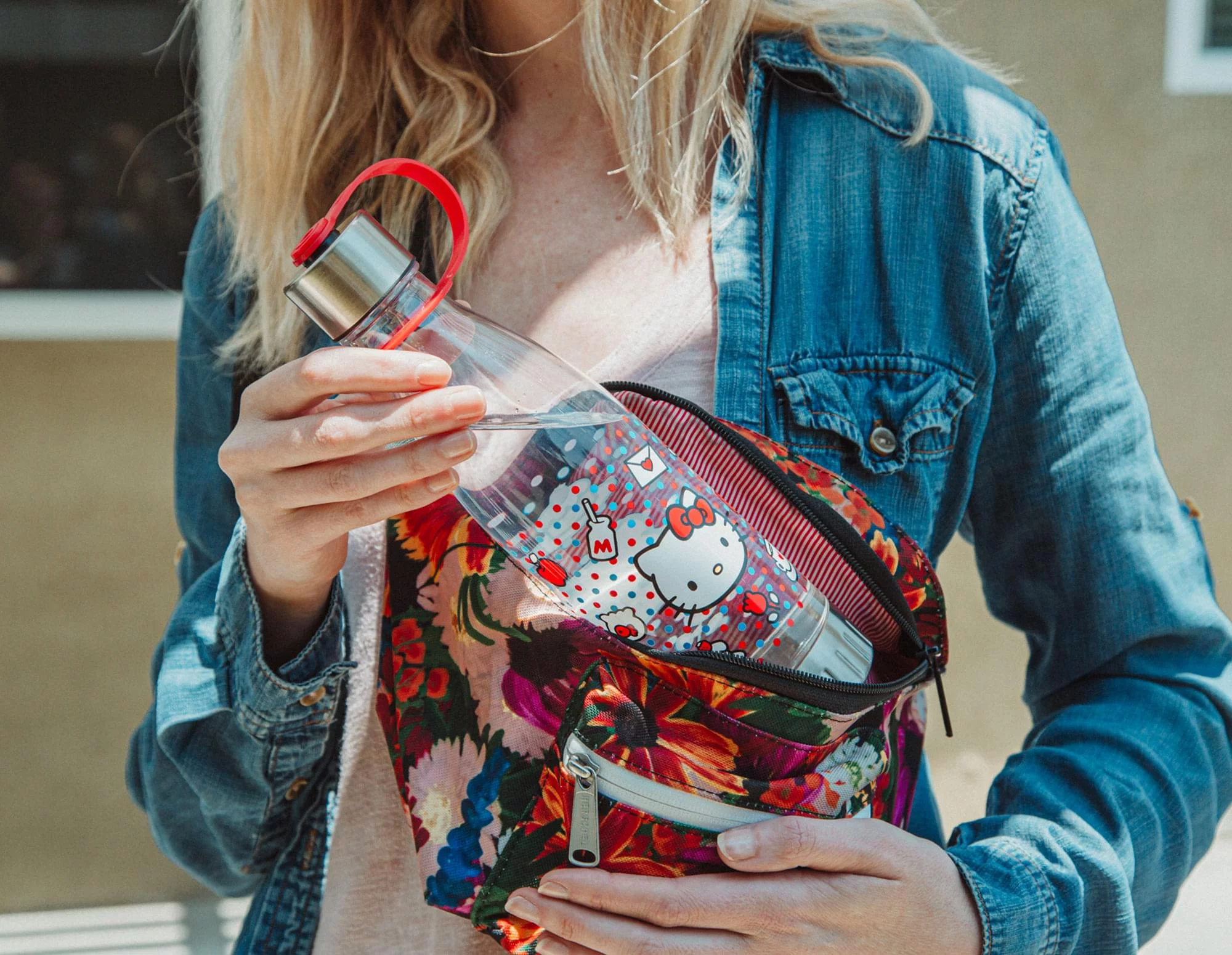 Hello Kitty 870777 20 oz Hello Kitty Polka Dots Water Bottle with Lid Strap, Clear