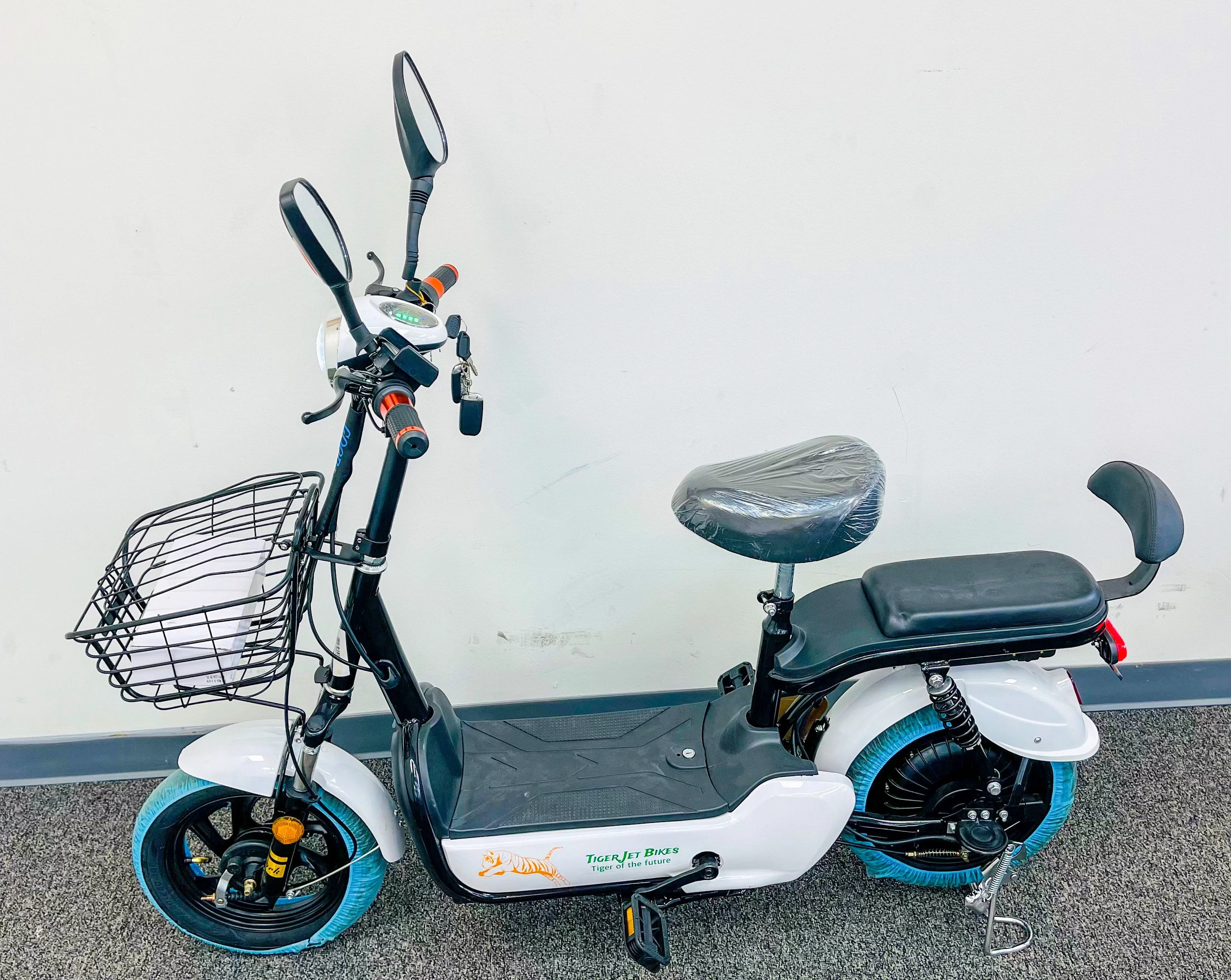 Tiger Jet 500W 48V Electric Scooter With Remote Start, 2 Seats And Detachable Battery Compartment (Updated Version)