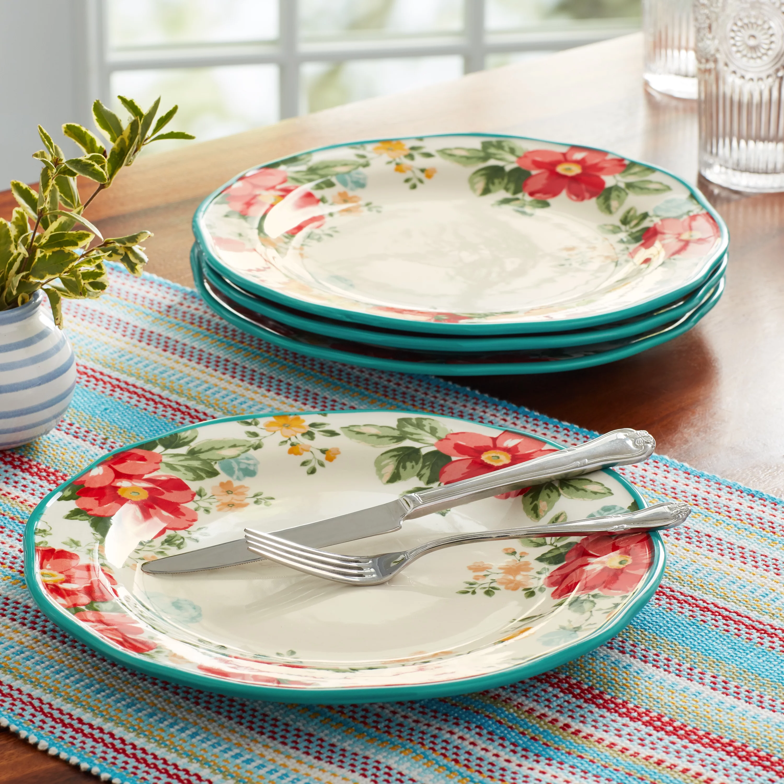 The Pioneer Woman Vintage Floral 4-Piece Dinner Plate Set