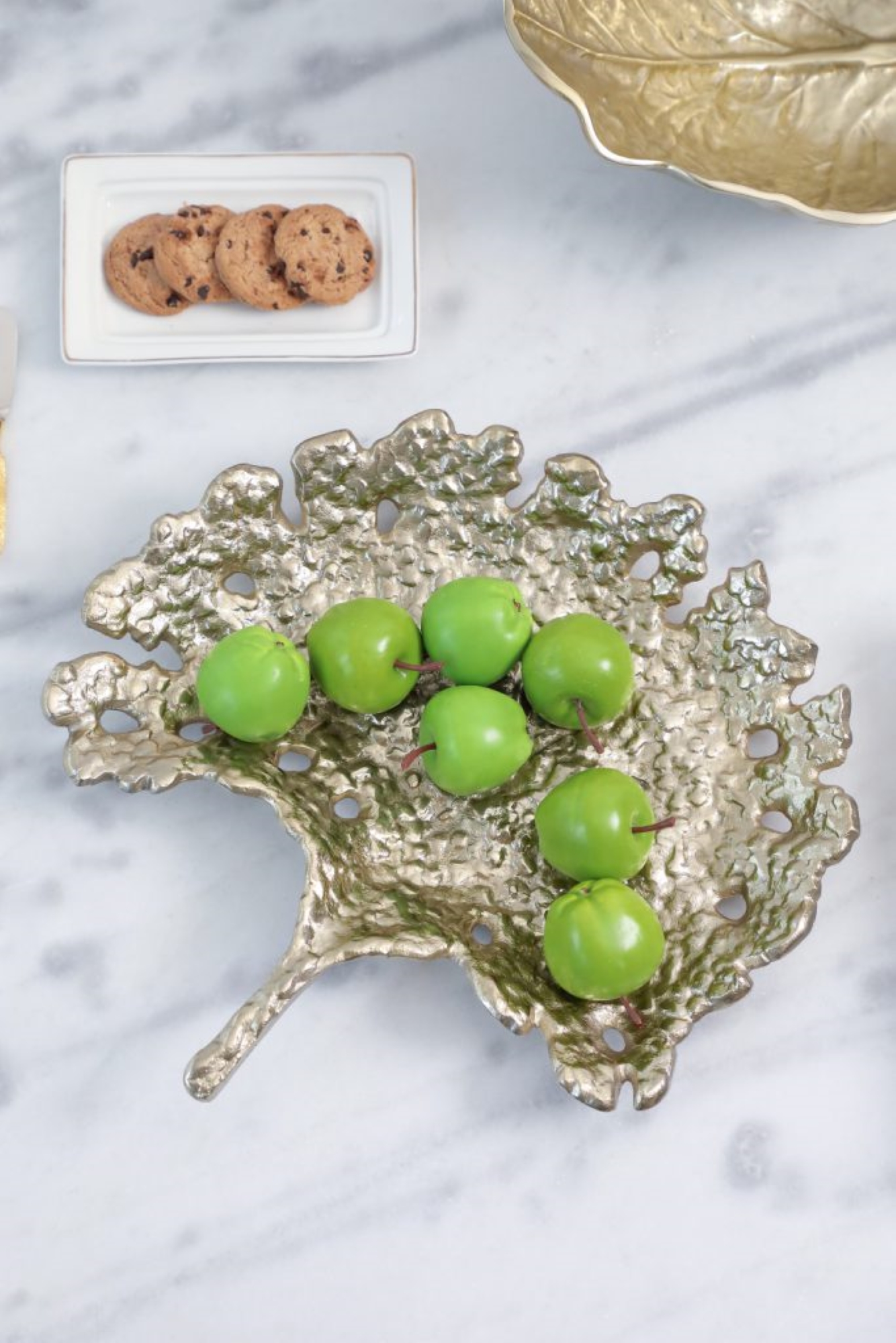 CC Home Furnishings Molded Aluminum Botanical Leaf Plate - 15