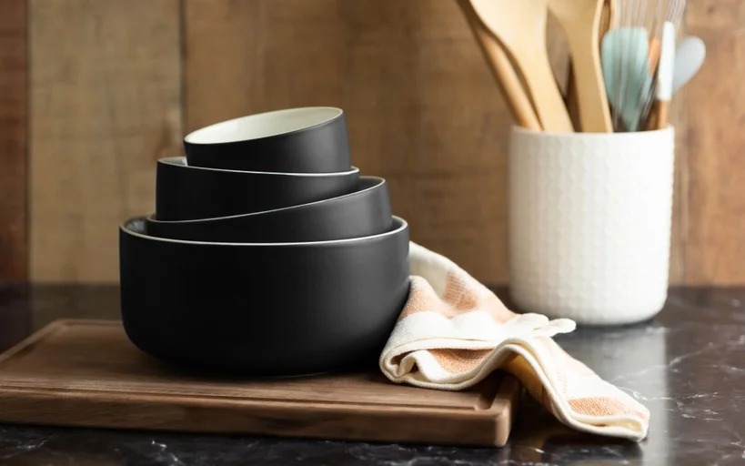 Kook Ceramic Nesting Bowls with Lids, Set of 4, Black