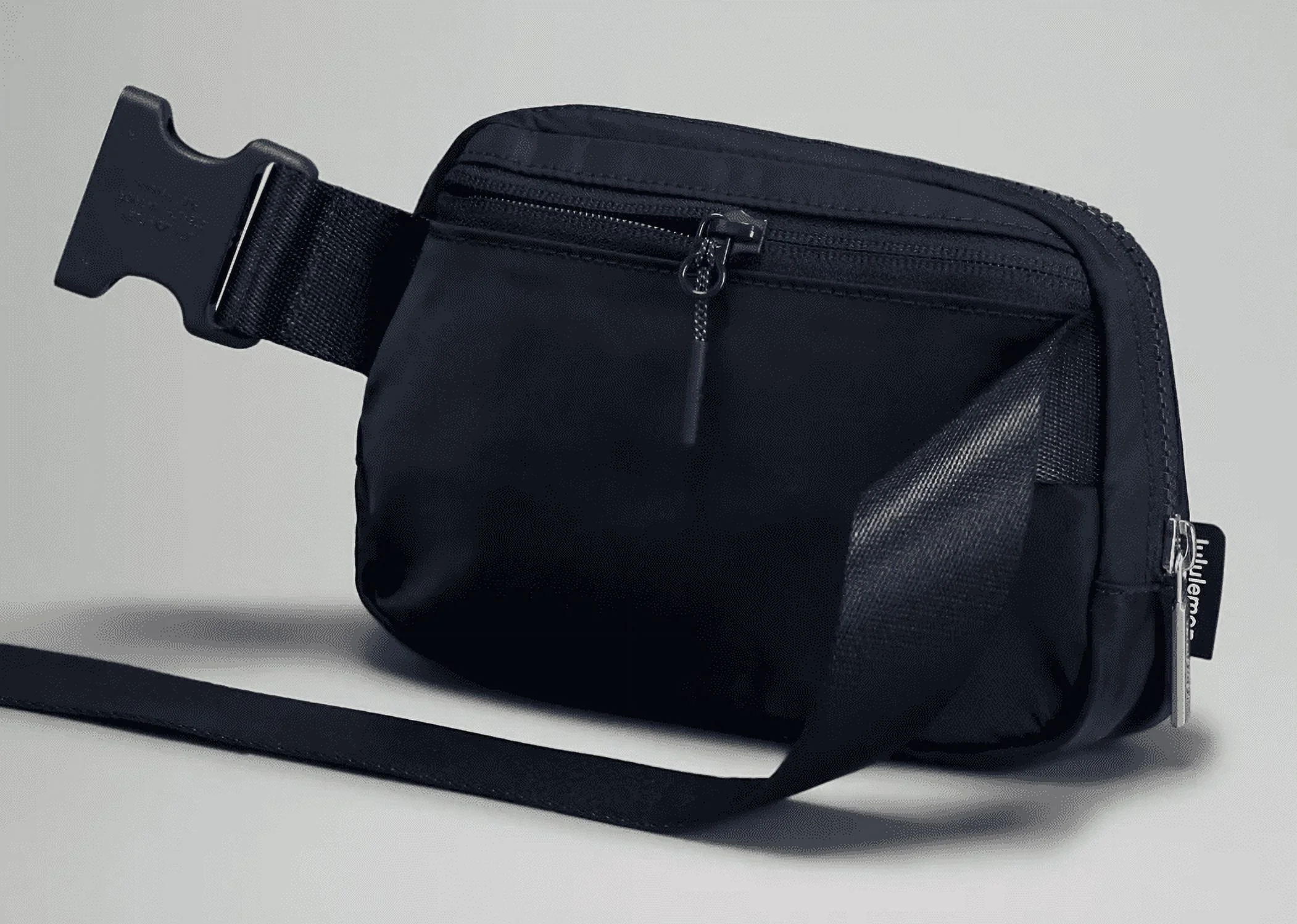 Lululemon Everywhere Belt Bag, Navy, 7.5 x 5 x 2 Inches