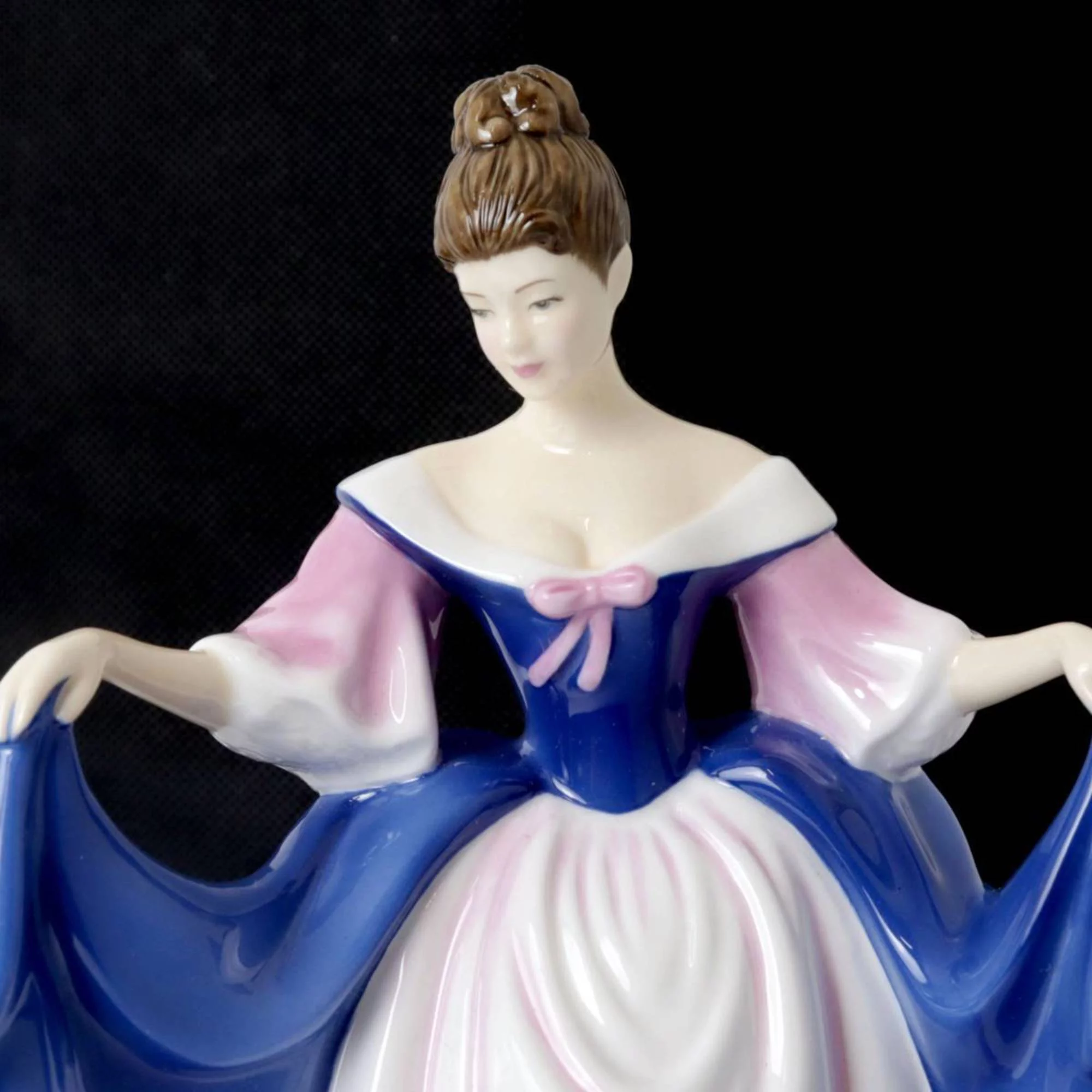 Pre-Owned ROYAL DOULTON Royal Doulton Figurine Figure PRETTY LADI Sara Pretty Lady Sarah HN4720 (Good)