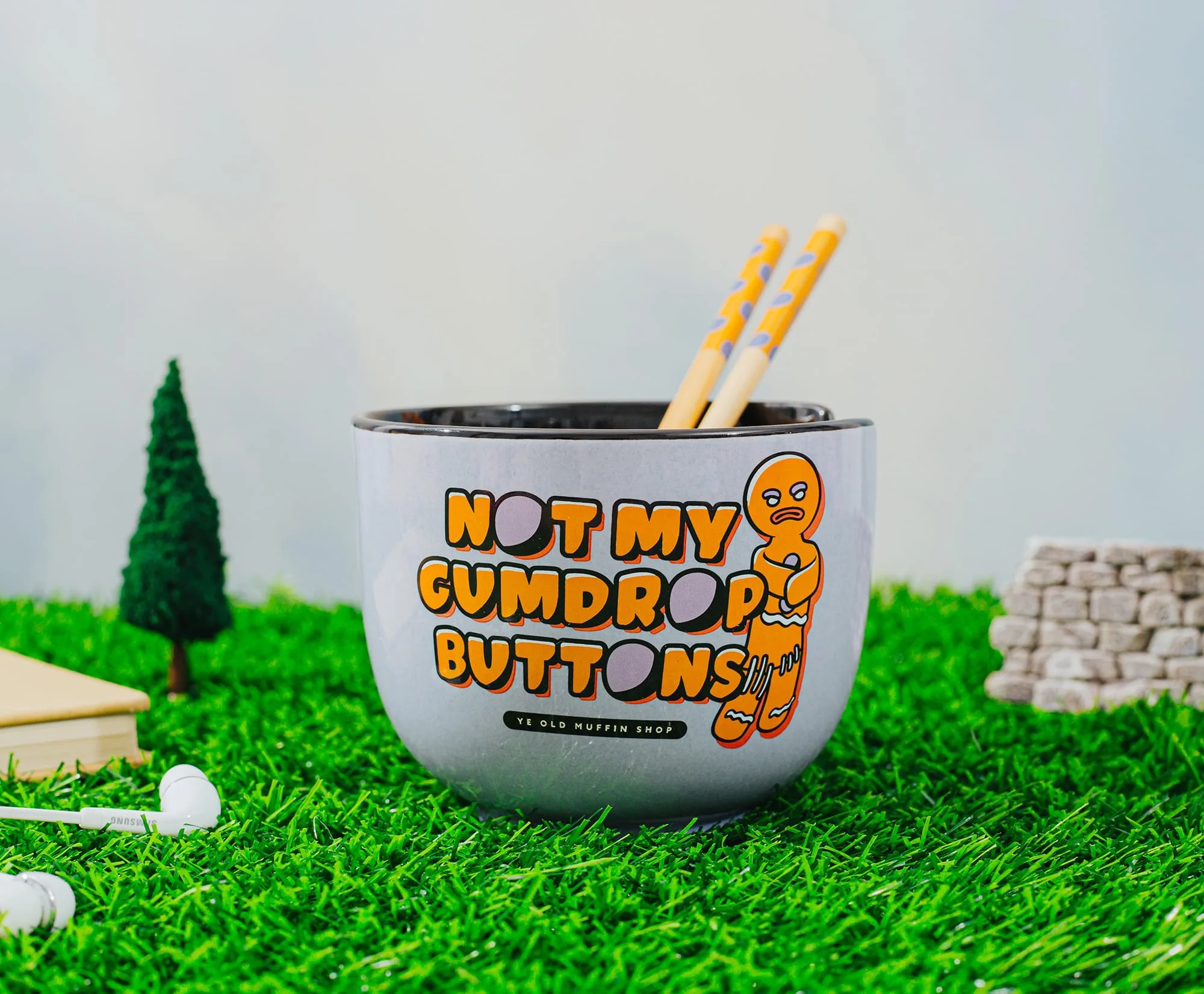 Shrek Gingerbread Man 20-Ounce Ceramic Ramen Bowl and Chopstick Set