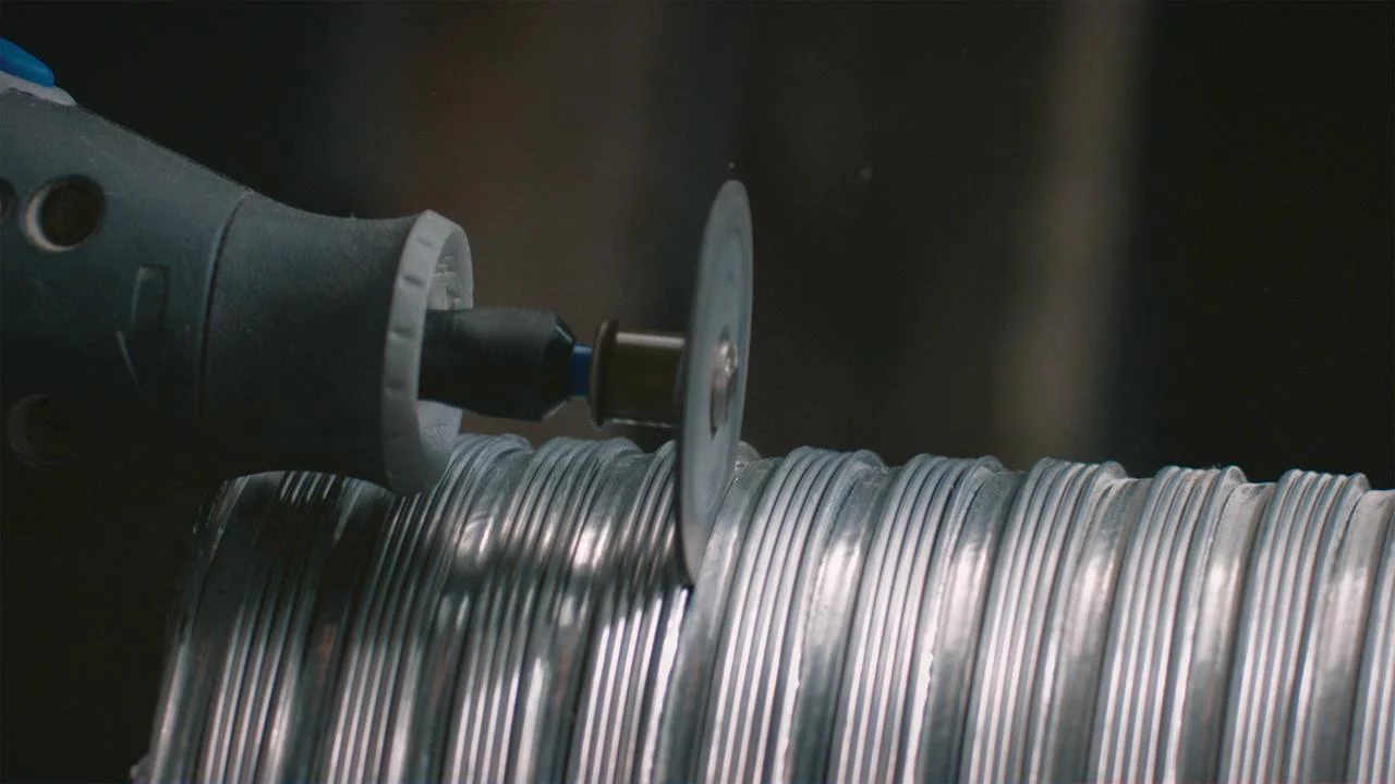 Dremel EZ406-02 1 1/2-inch EZ Lock Rotary Tool Cut-off Wheel and Mandrel Metal Cutting Starter Kit