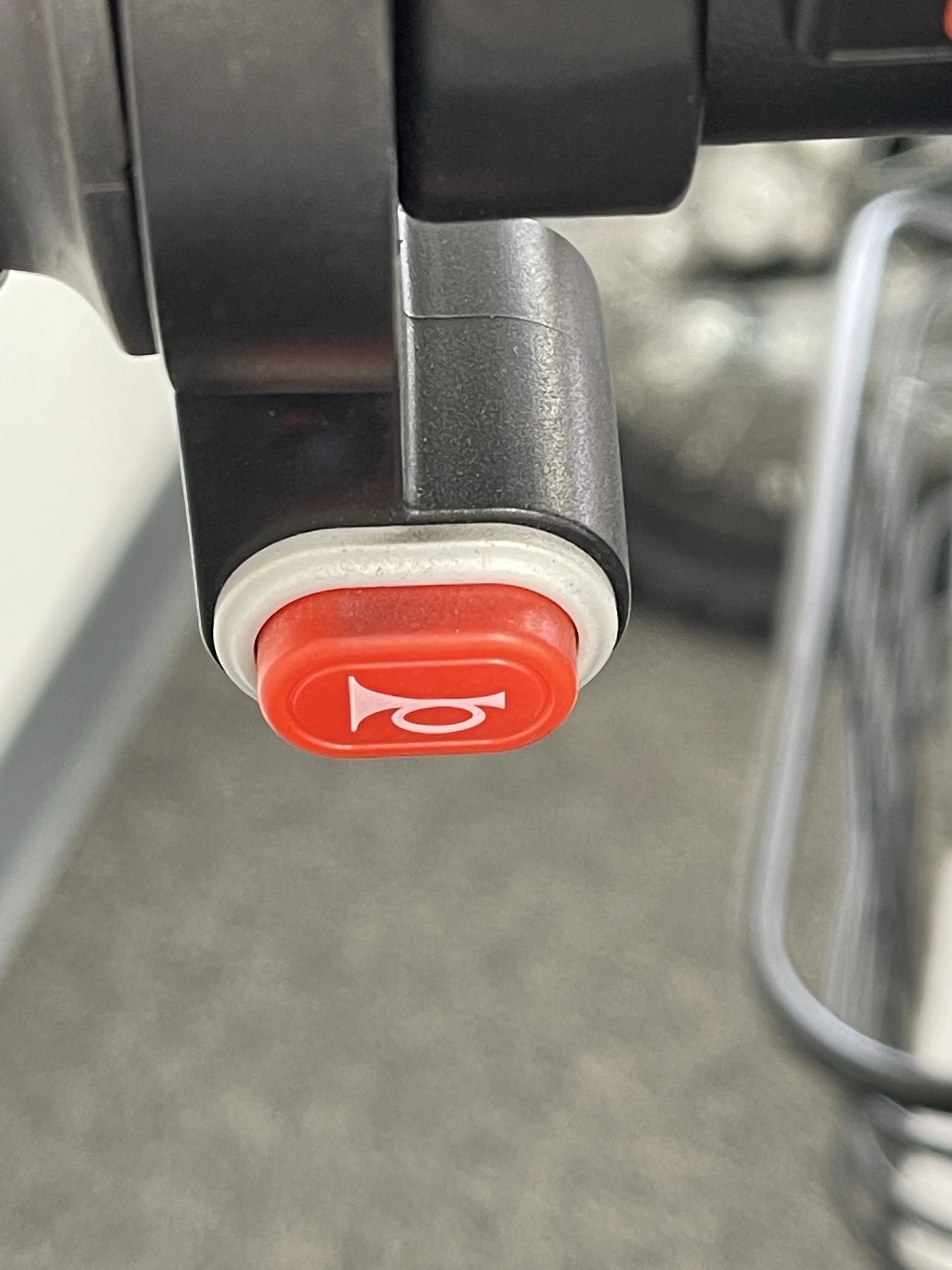 Tiger Jet 500W 48V Electric Scooter With Remote Start, 2 Seats And Detachable Battery Compartment (Updated Version)