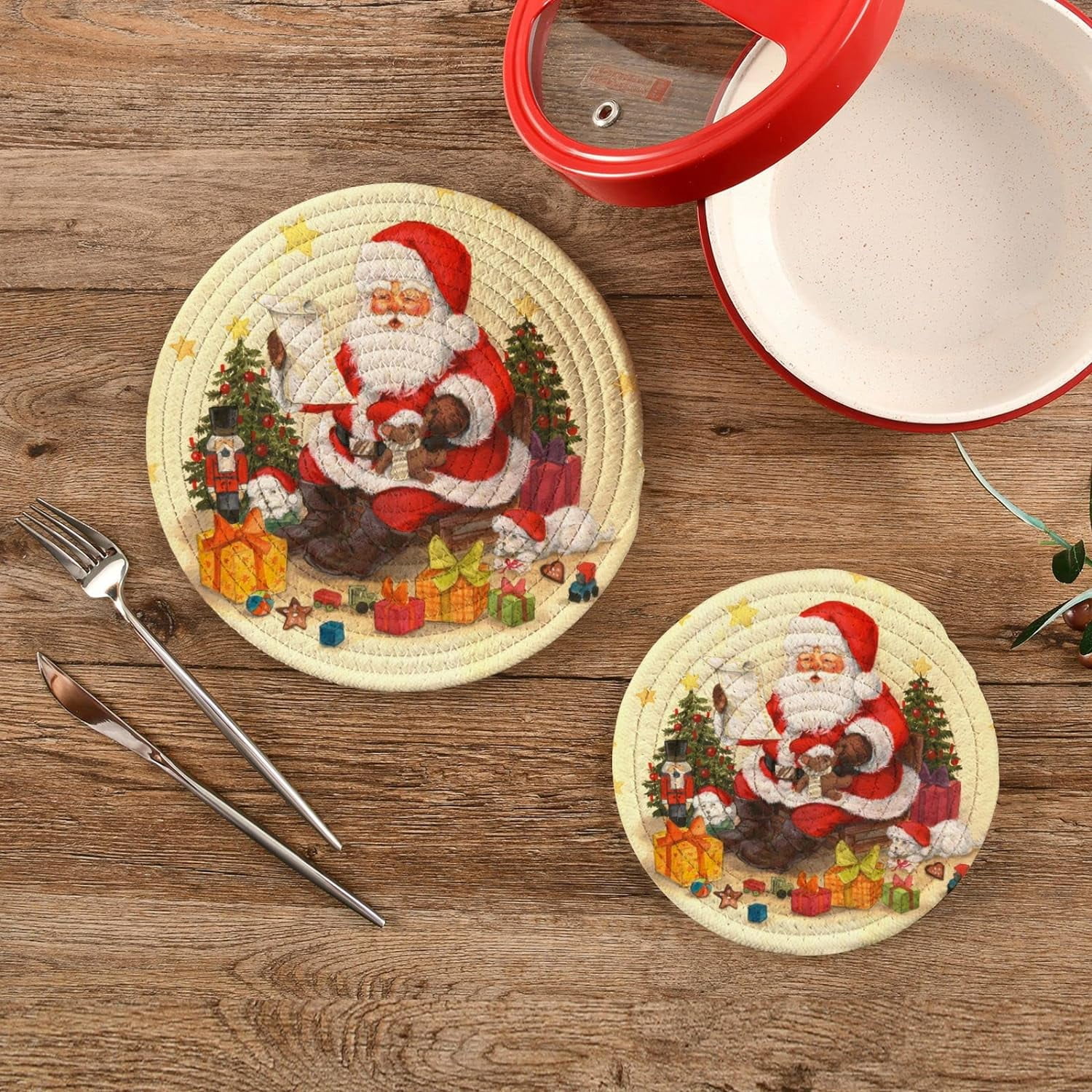 GZHJMY Christmas Santa Claus Heat Resistant Trivets Potholders 2PCS, Round Cotton Weave Handmade Pot Holder, Non-Slip Hot Mats Kitchen Dining Plate Mat for Kitchen Pans Bowl Teapot