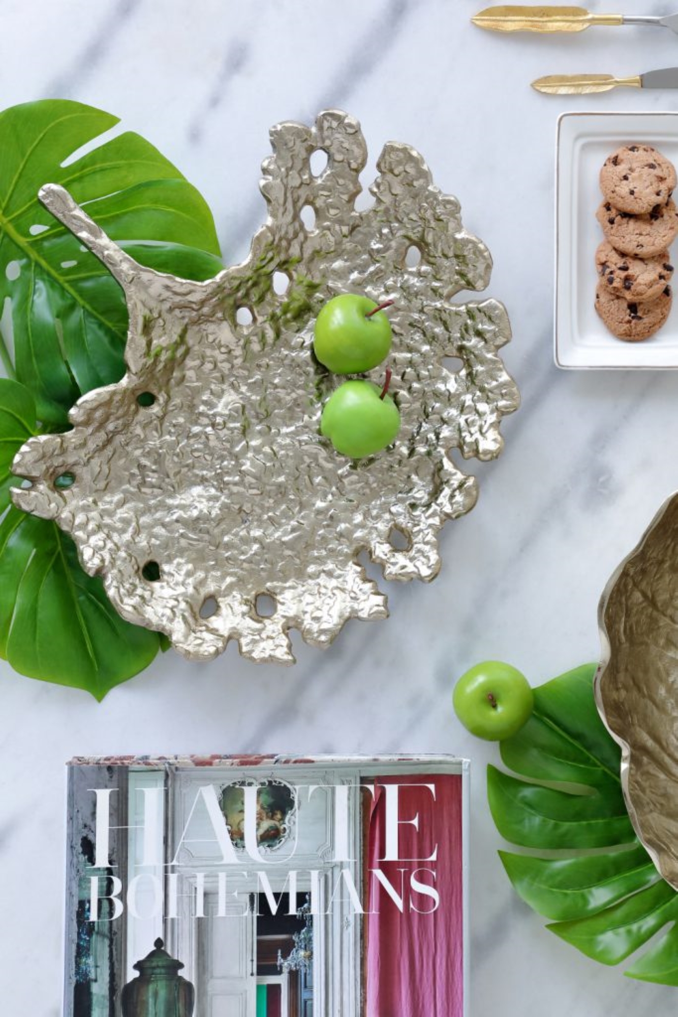 CC Home Furnishings Molded Aluminum Botanical Leaf Plate - 15