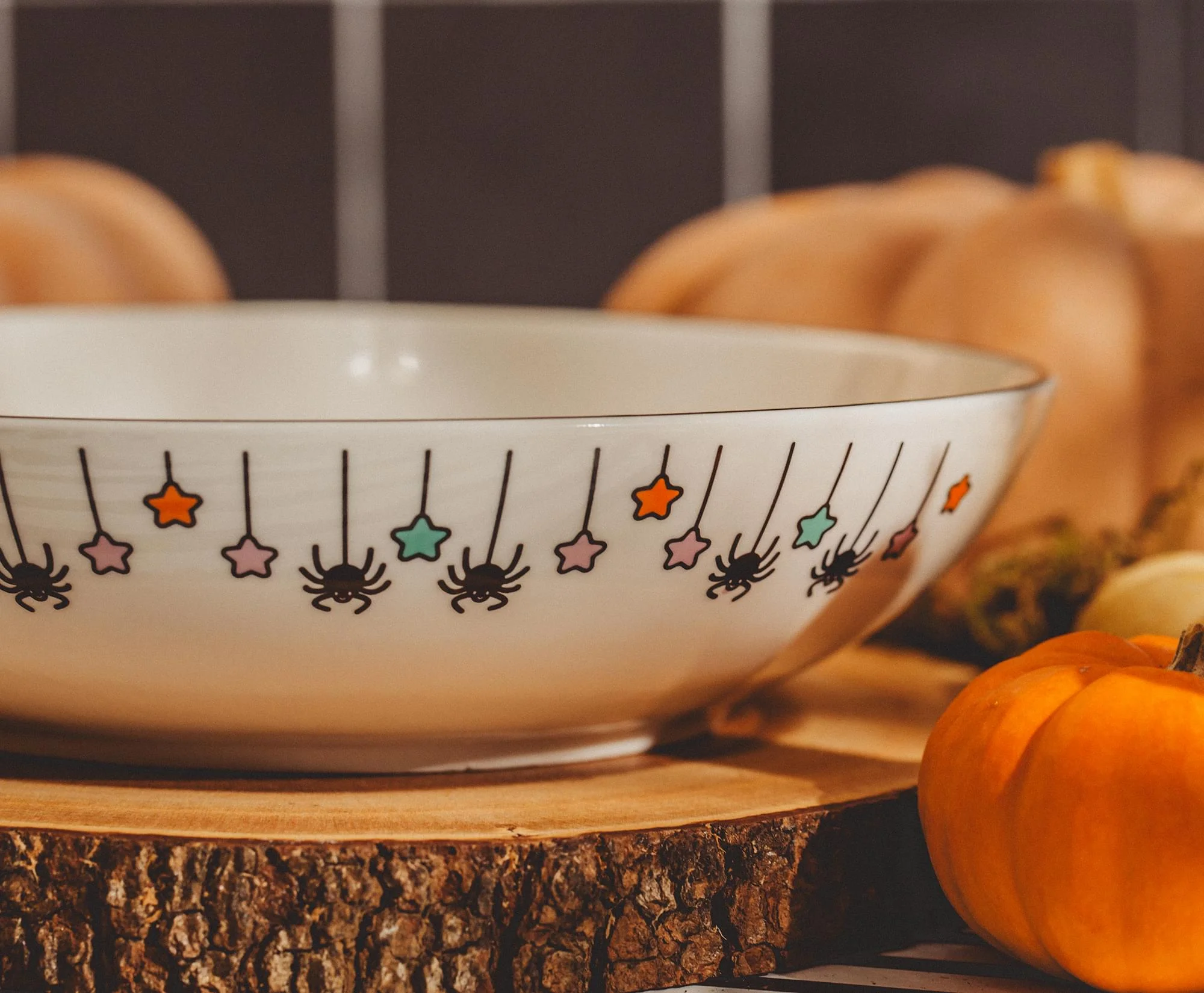 Sanrio Hello Kitty Pumpkin Boo 9-Inch Ceramic Coupe Dinner Bowl