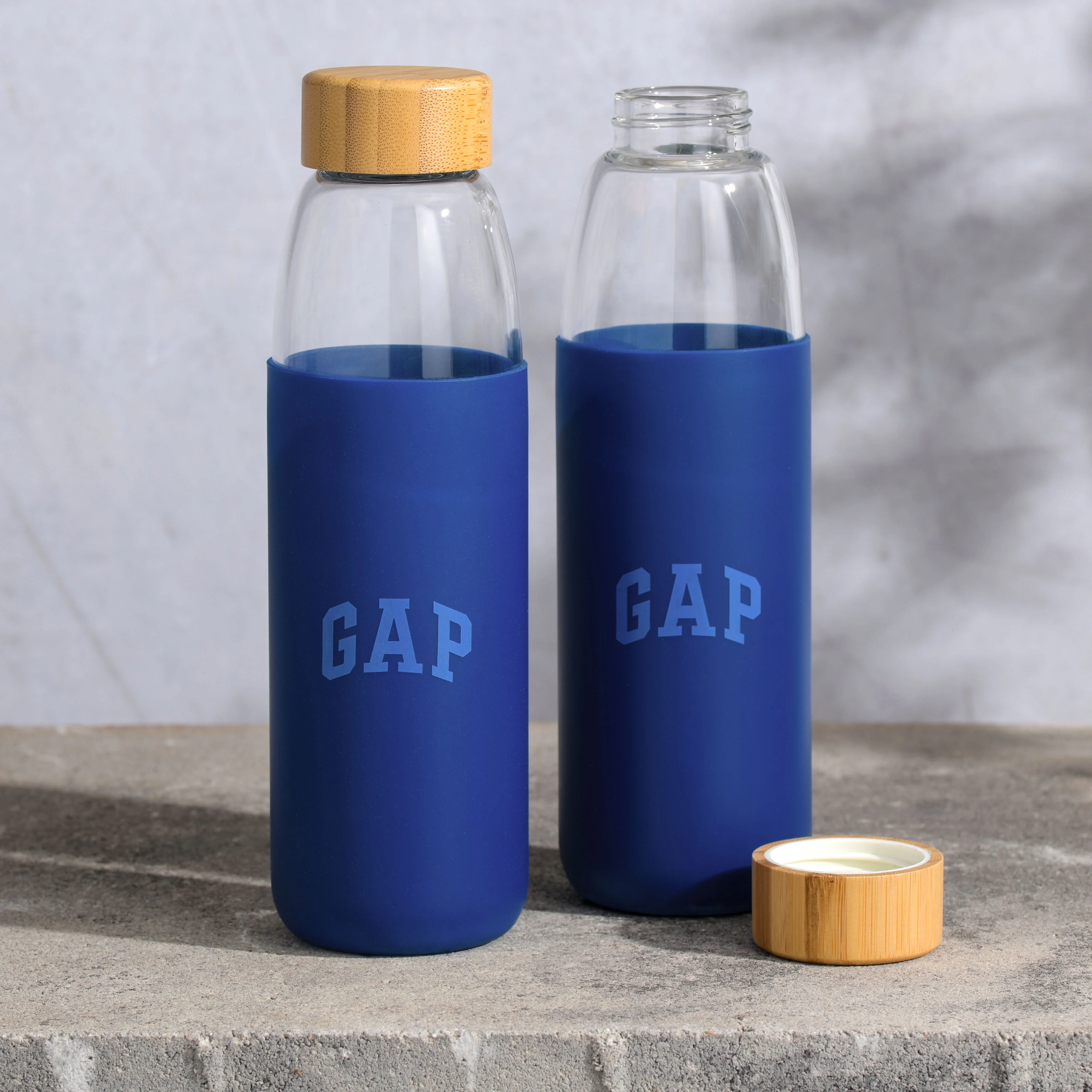 Gap Home 17 oz Dark Blue Solid Print Glass Water Bottle 2 Pack