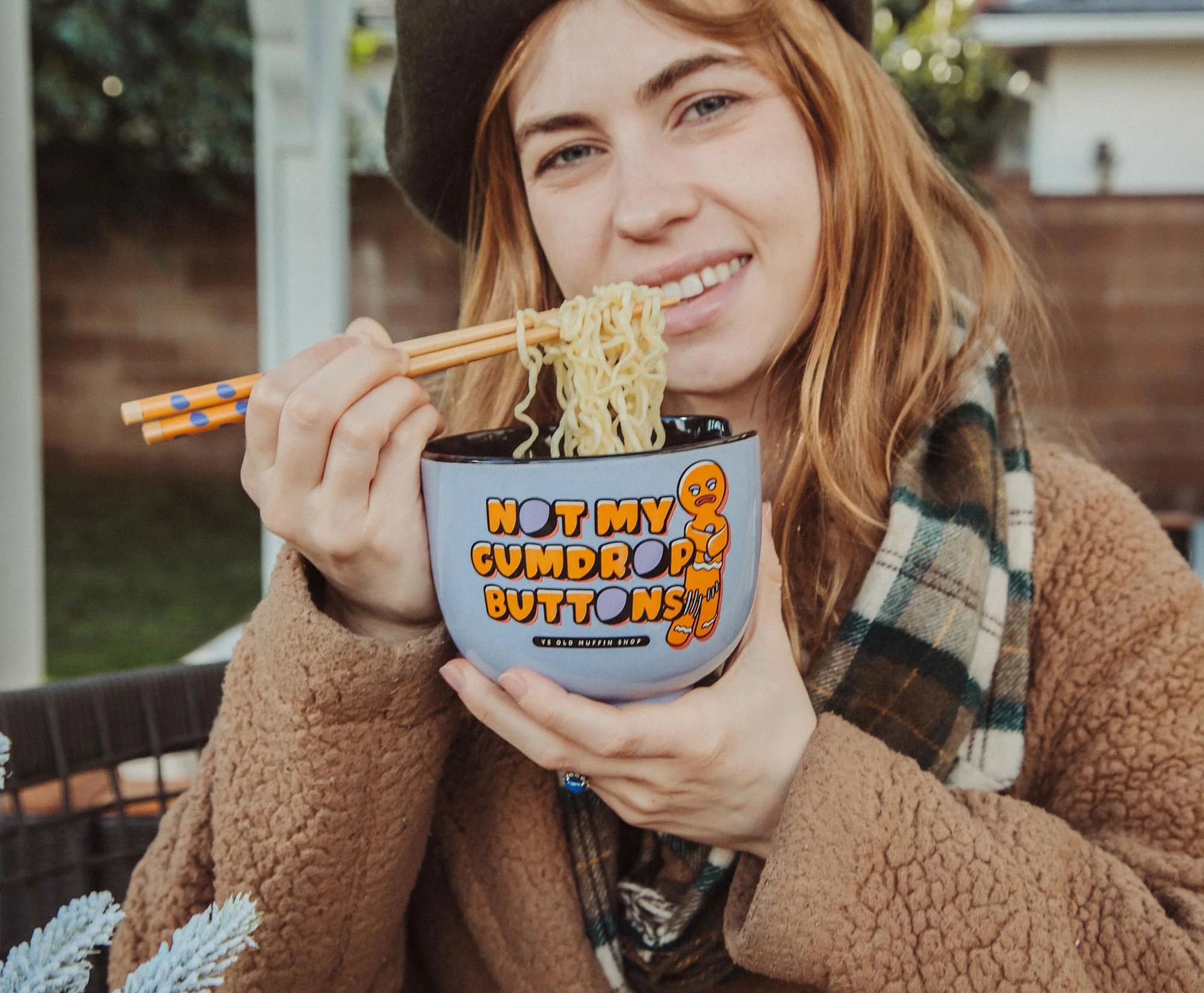 Shrek Gingerbread Man 20-Ounce Ceramic Ramen Bowl and Chopstick Set