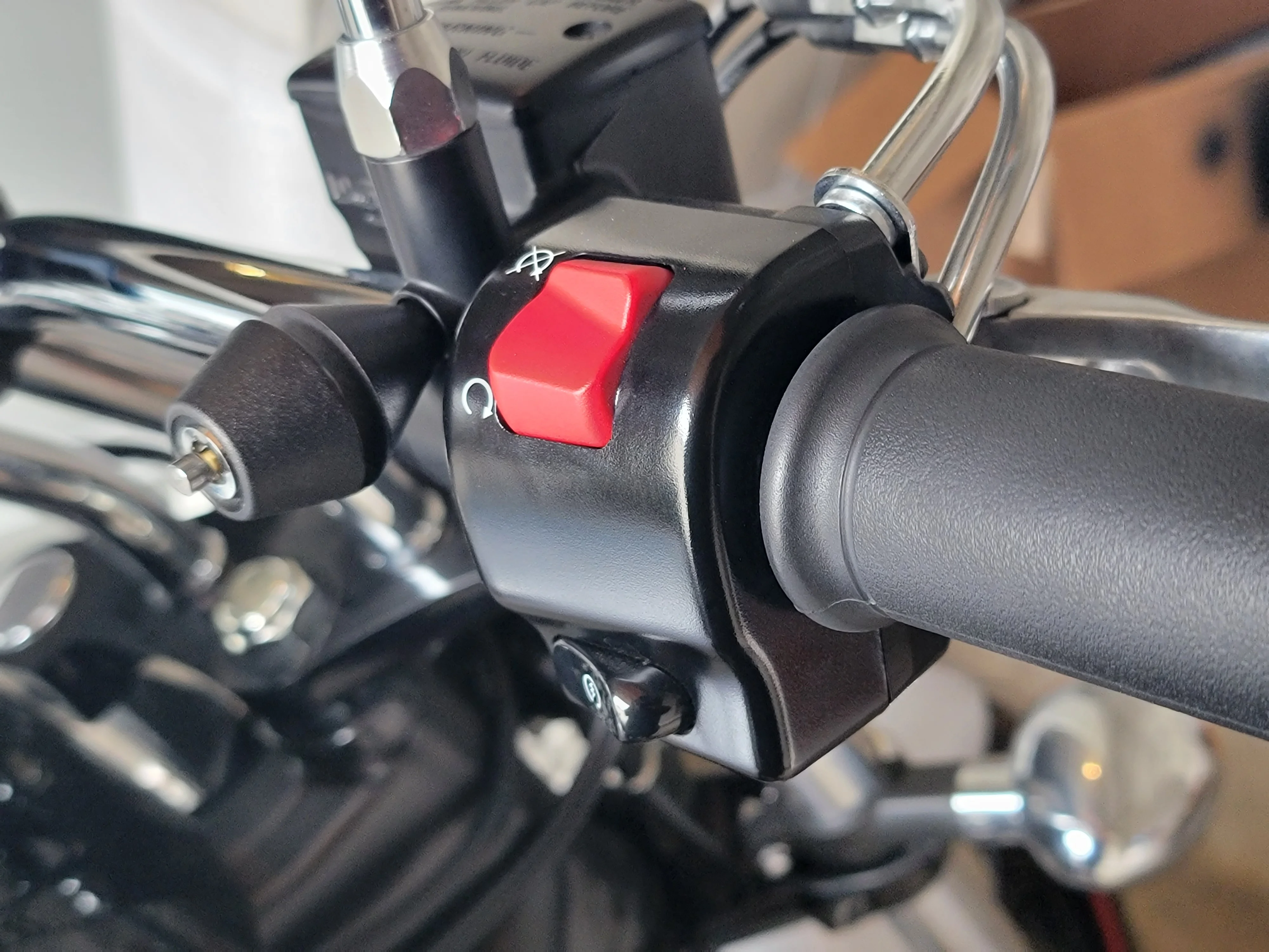 Lidlox 2003-B - Handle Bar Mount Helmet Lock Single for Metric Bikes, Black.