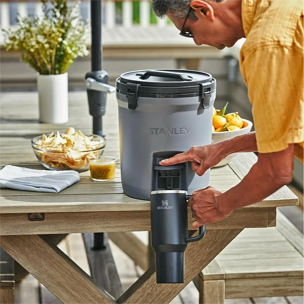 Stanley Quencher H2.0 FlowState Stainless Steel Vacuum Insulated Tumbler with Lid and Straw - 40OZ Black