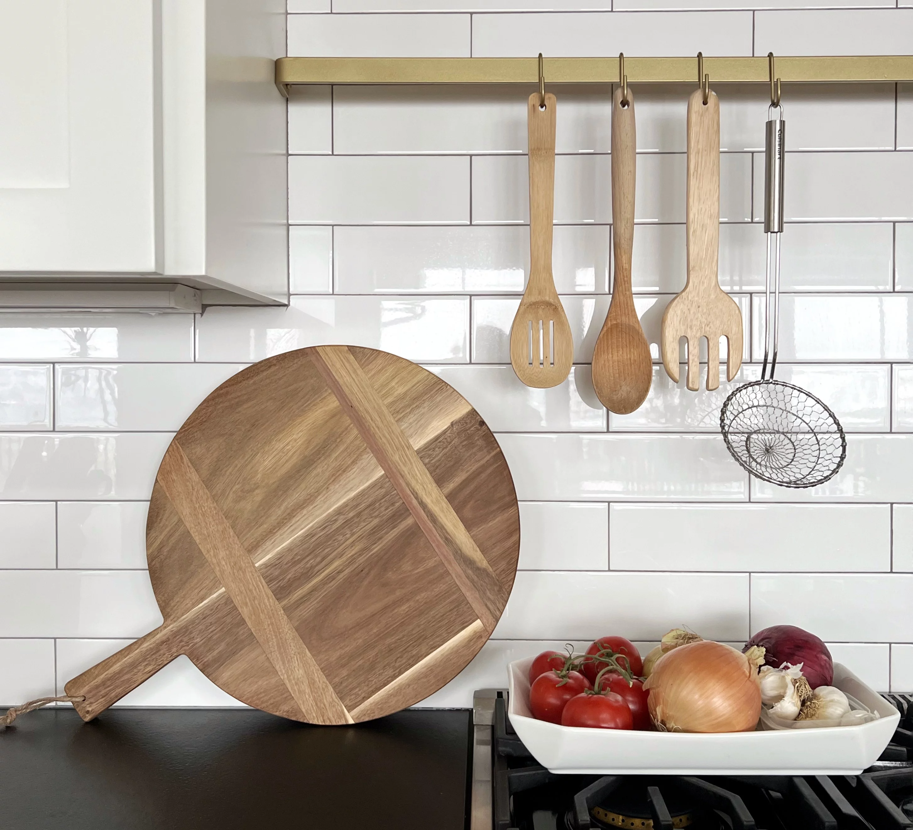 Chloe and Cotton Large Round Acacia Wood Bread Board 16