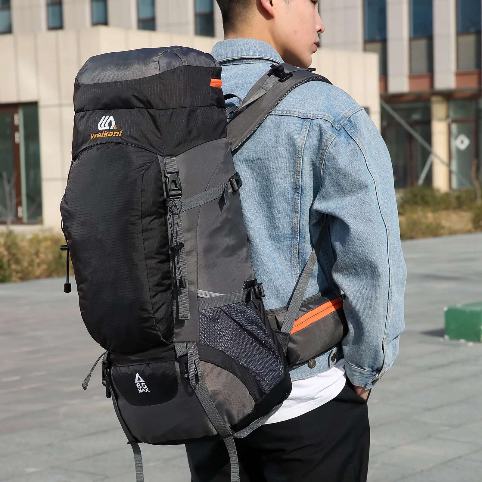 Convenient and Reliable 65L Water resistant Hiking Backpack with Rain Cover, Ideal for Climbing, Traveling