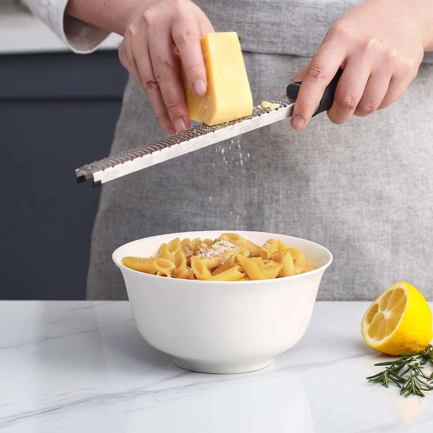 DOWAN Large Soup Bowls Set of 4,36 OZ Serving Bowls for Kitchen,7 INCH White Bowls for Cereal Ramen Stews Salads,Dishwasher Microwave Safe