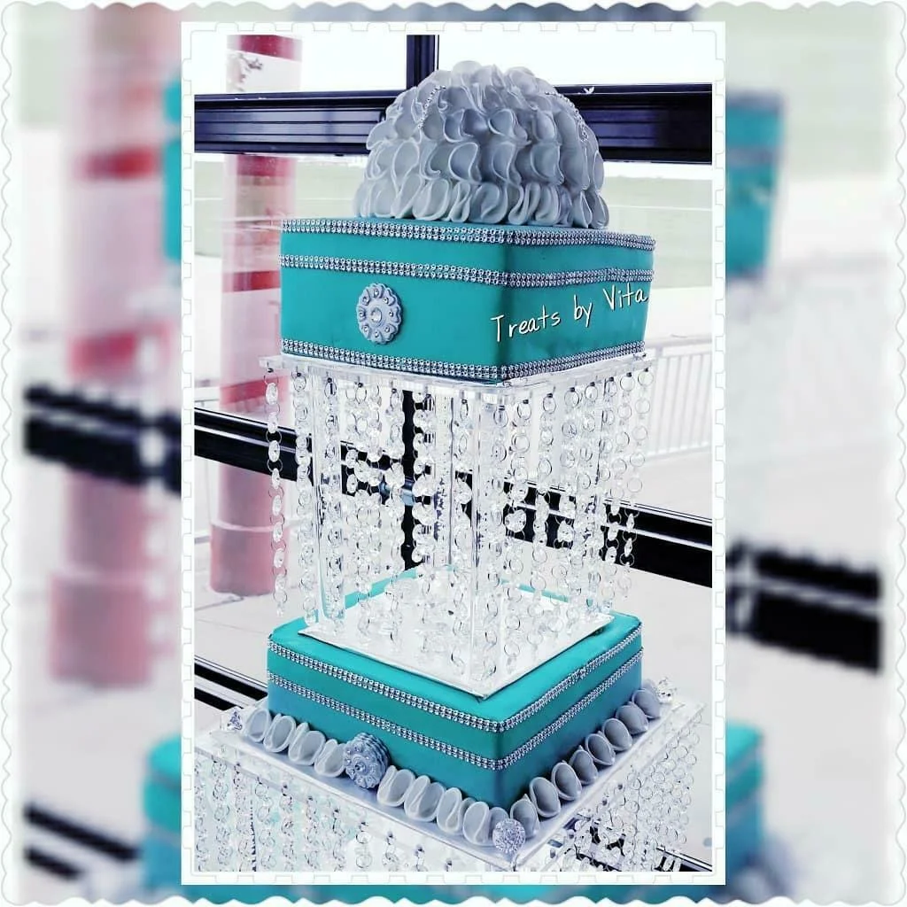 Miumaeov Set of 3 Clear Acrylic Cake Stands Square Cupcake Stands Dessert Display with Crystal Pendants