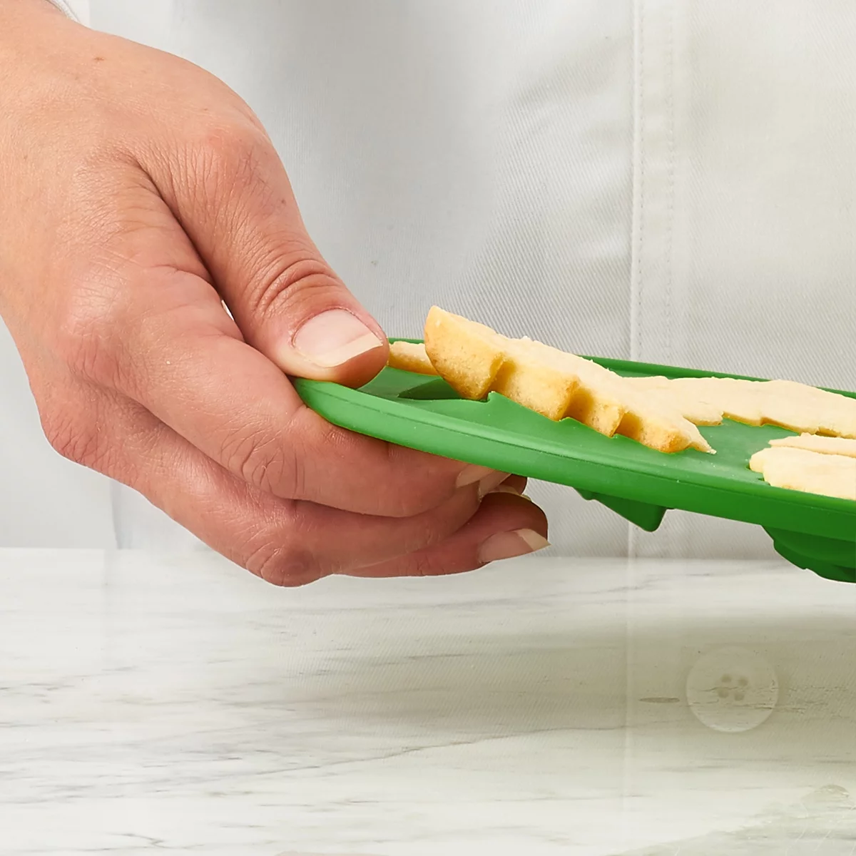 Trudeau Christmas Tree and Snowman Muffin Cake Pan, Structured Silicone, 9