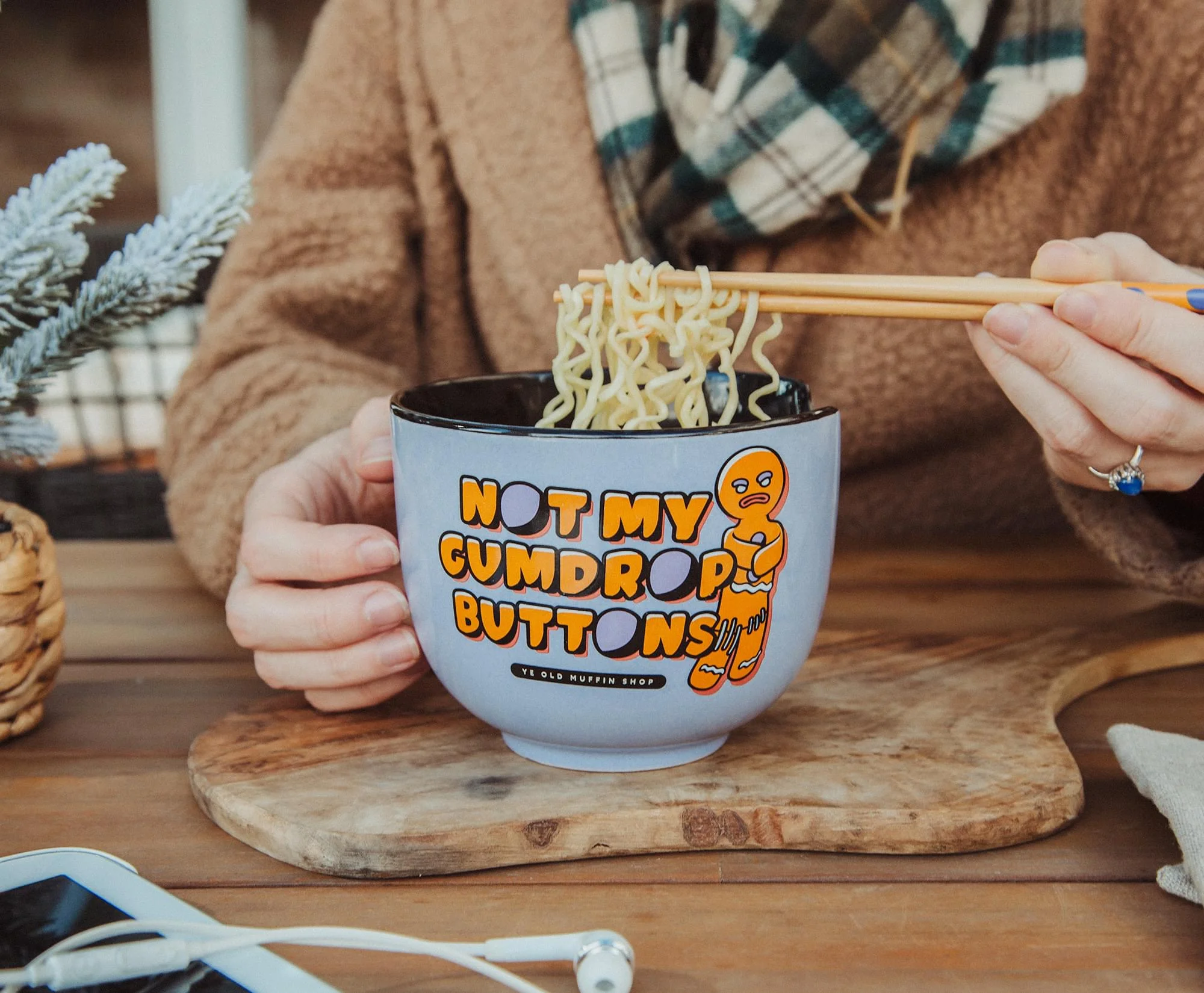 Shrek Gingerbread Man 20-Ounce Ceramic Ramen Bowl and Chopstick Set