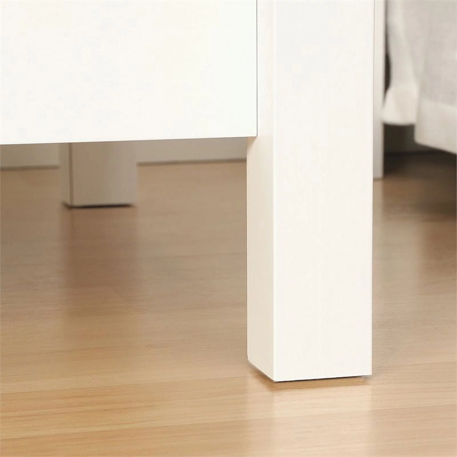 3 Piece Bedroom Set with Dresser Chest and Nightstand in Soft White