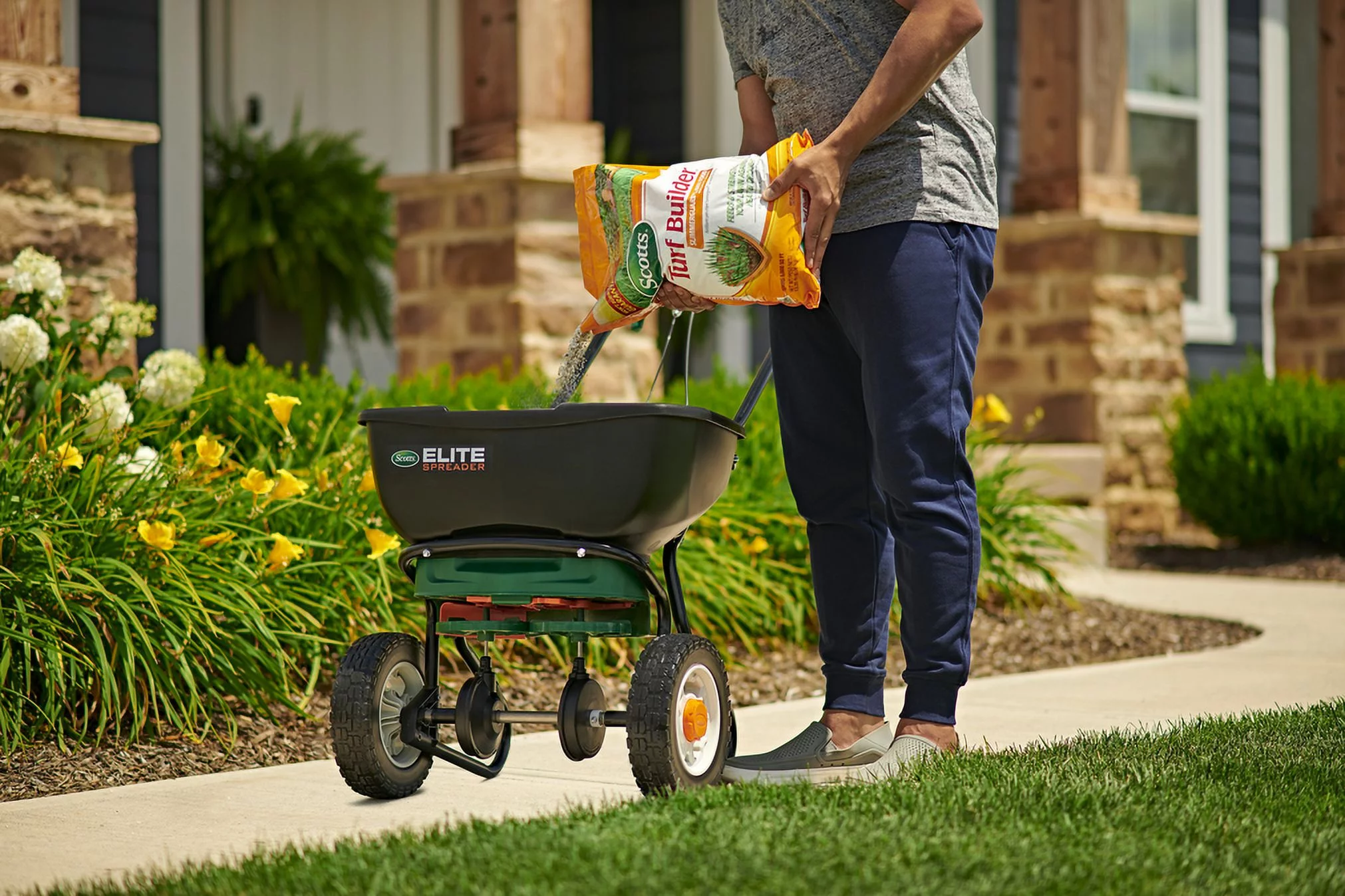 Scotts Turf Builder SummerGuard Lawn Food with Insect Killer (2-Pack)