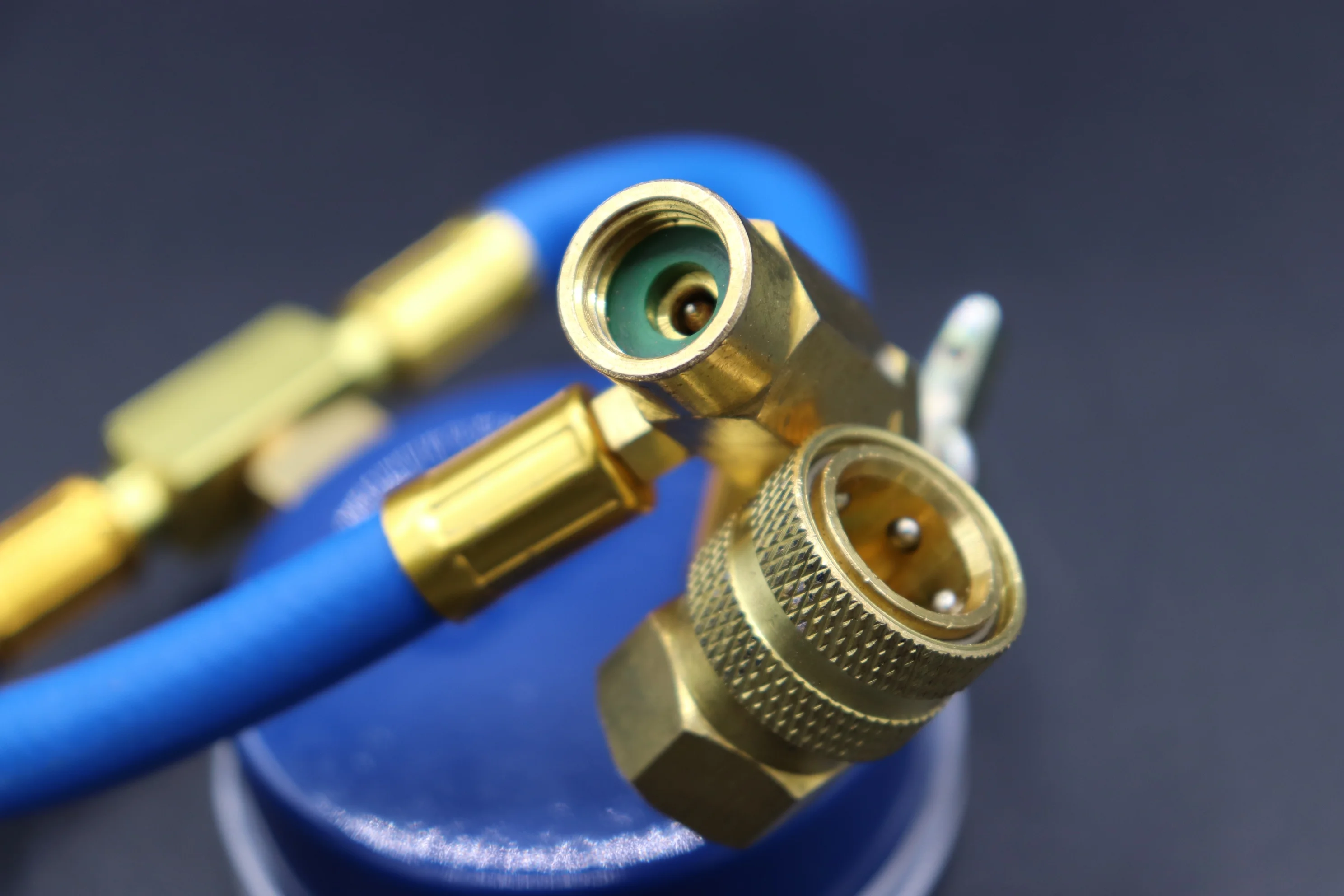 R134a Refrigerant replacement with stop leak, case of 12 and Brass gauge, R134, r134a