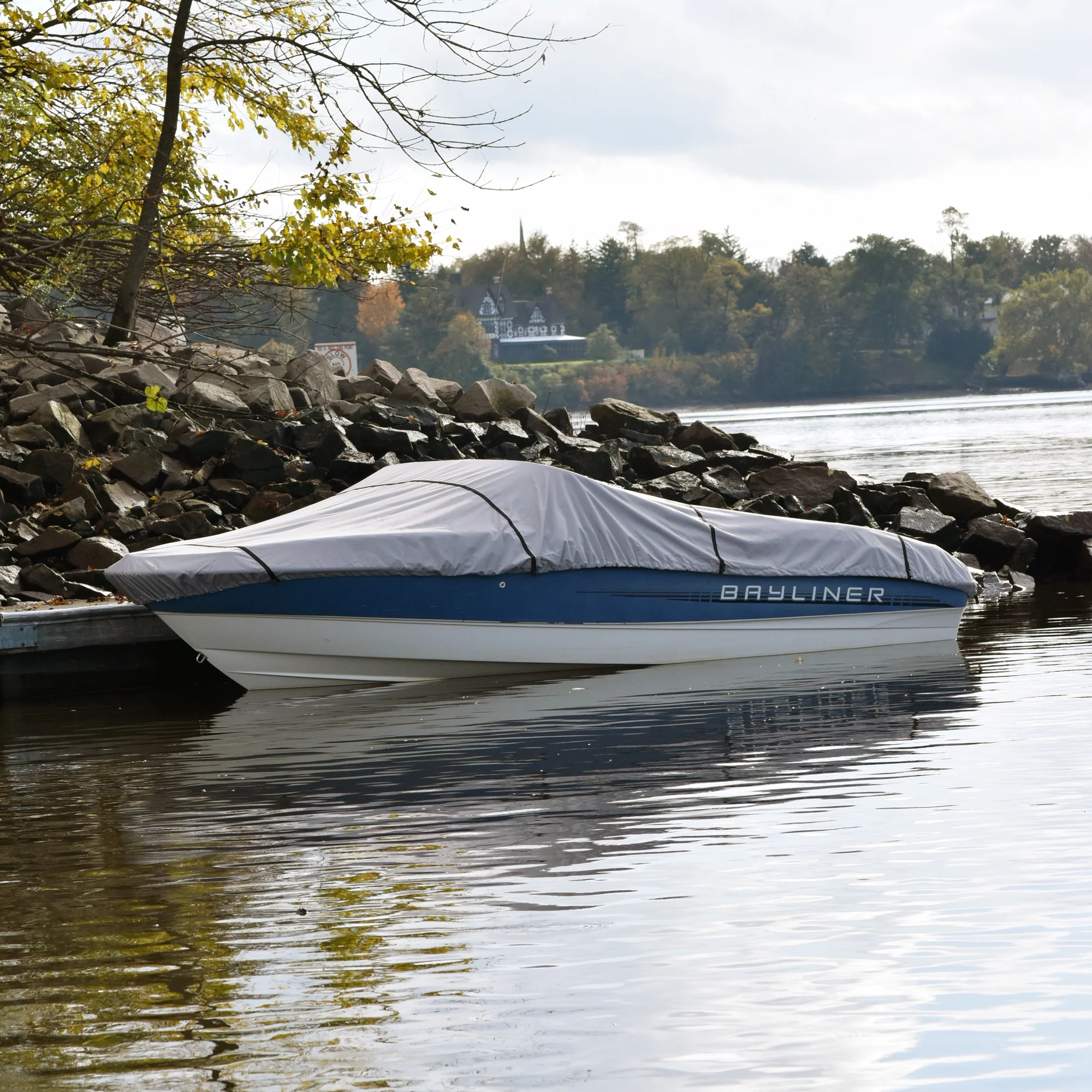 Budge 600 Denier V-Hull Runabout Mooring Boat Cover, Waterproof and UV Resistant, Size BT-3: 16'-18' Long, 90