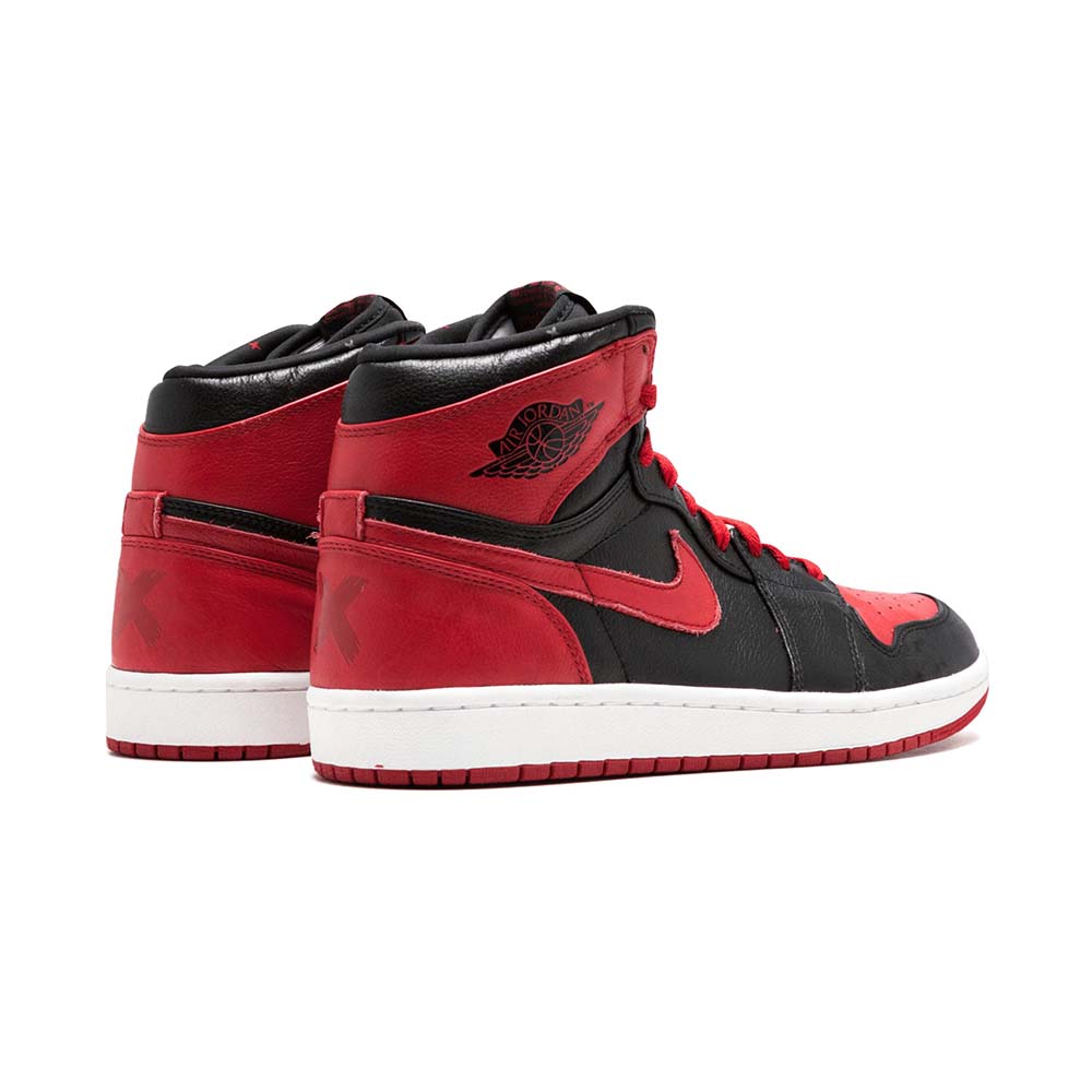 Air Jordan 1 Retro High 'Banned' 2011