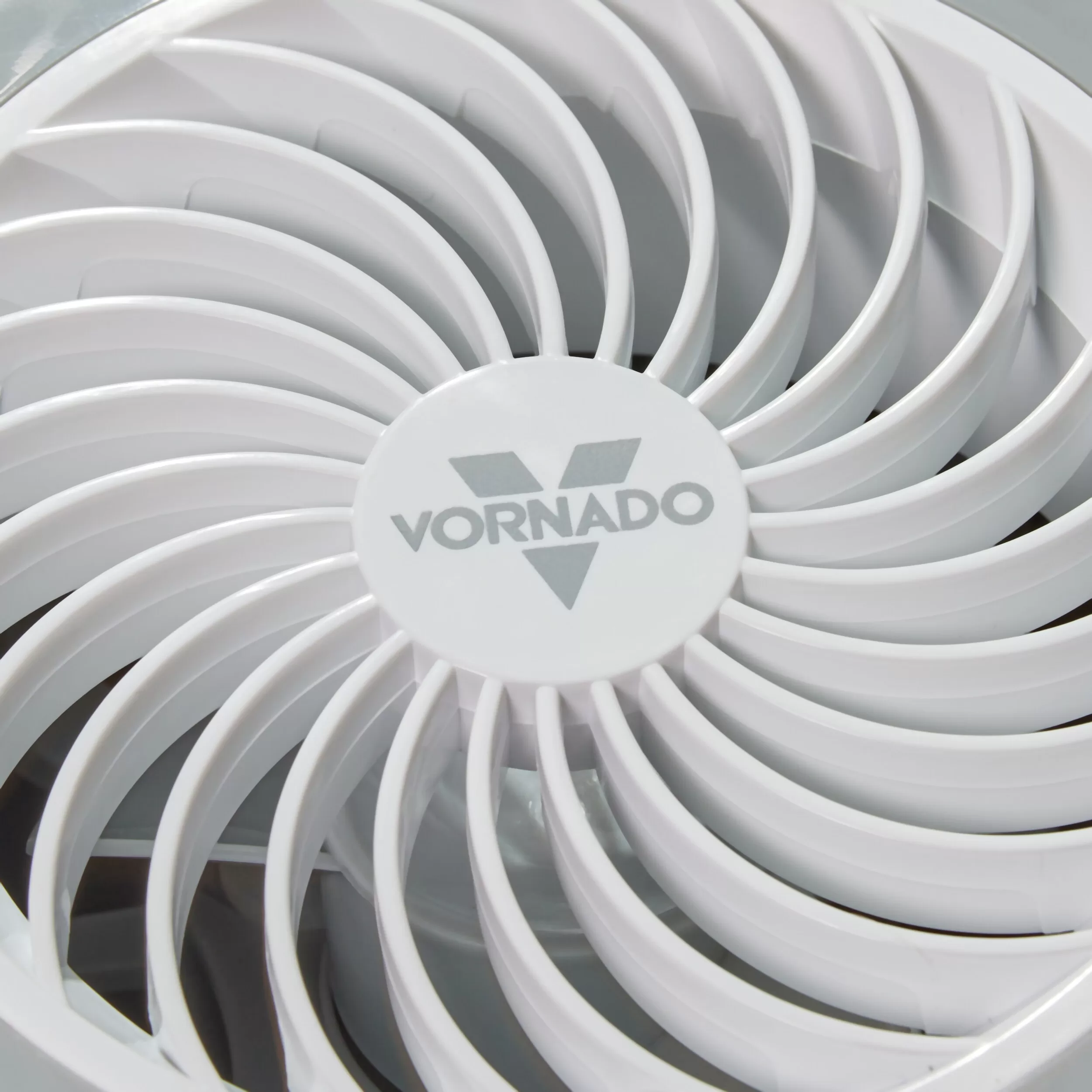 Vornado 1-Gallons Console Cool Mist Humidifier (For Rooms Up To 600-sq ft)