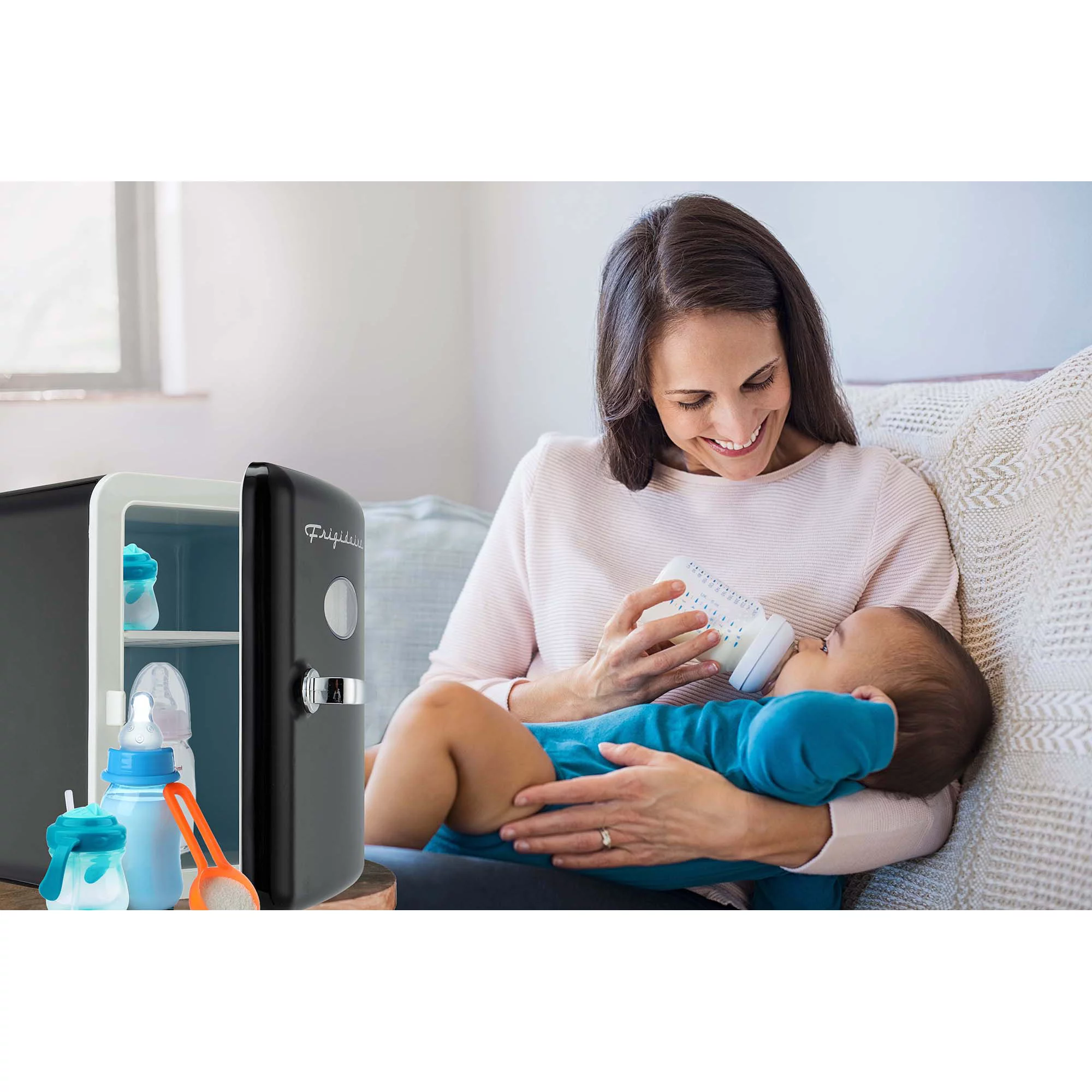 Frigidaire Retro 6-Can Mini Cooler, Black, EFMIS175