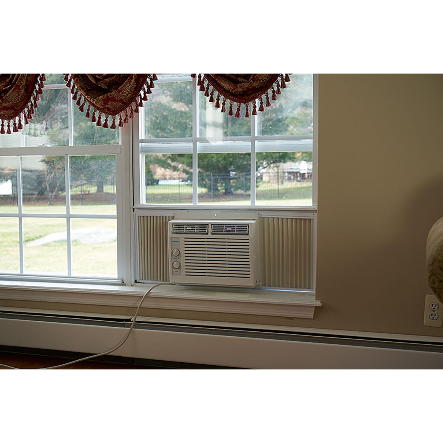Emerson Quiet Kool 5,000 BTU 115-Volt Window Air Conditioner, White, EARC5MD1