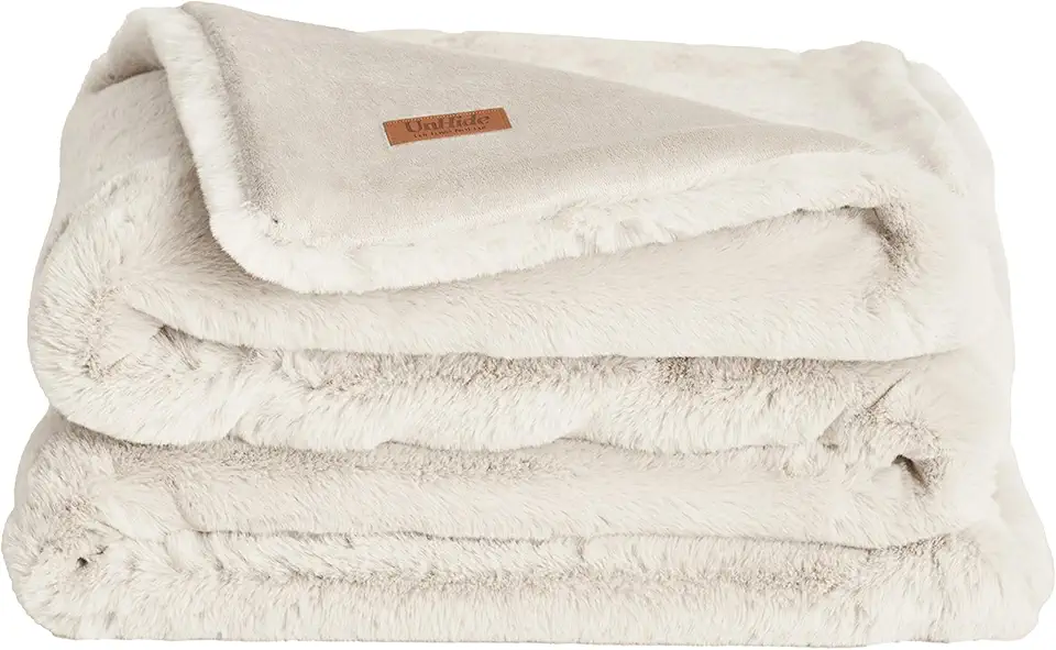 UnHide Marshmallow - Faux Fur Blanket - Heavy Weight, Extra Soft Blanket - Made from Recycled Materials - Machine Washable - Large (90