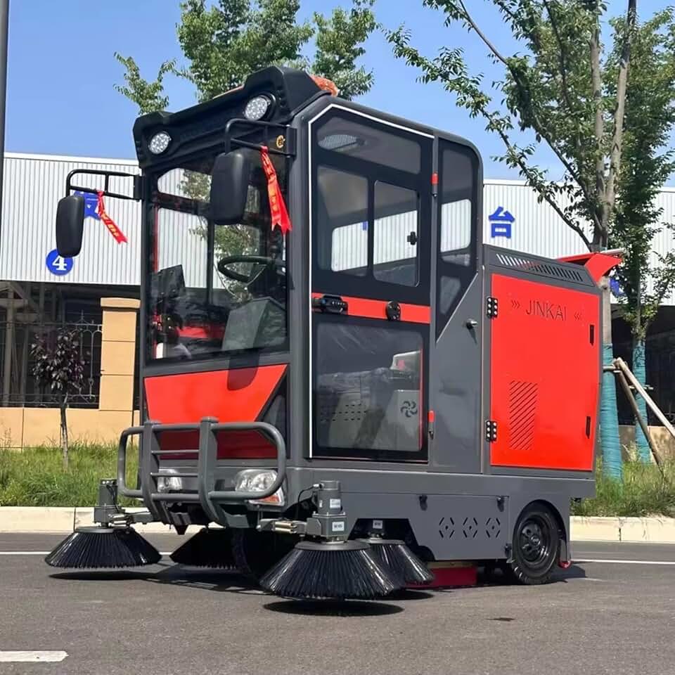 Multi-Functional Street Road Sweeper Machine Large Driving Outdoor Vacuum Cleaning Machine