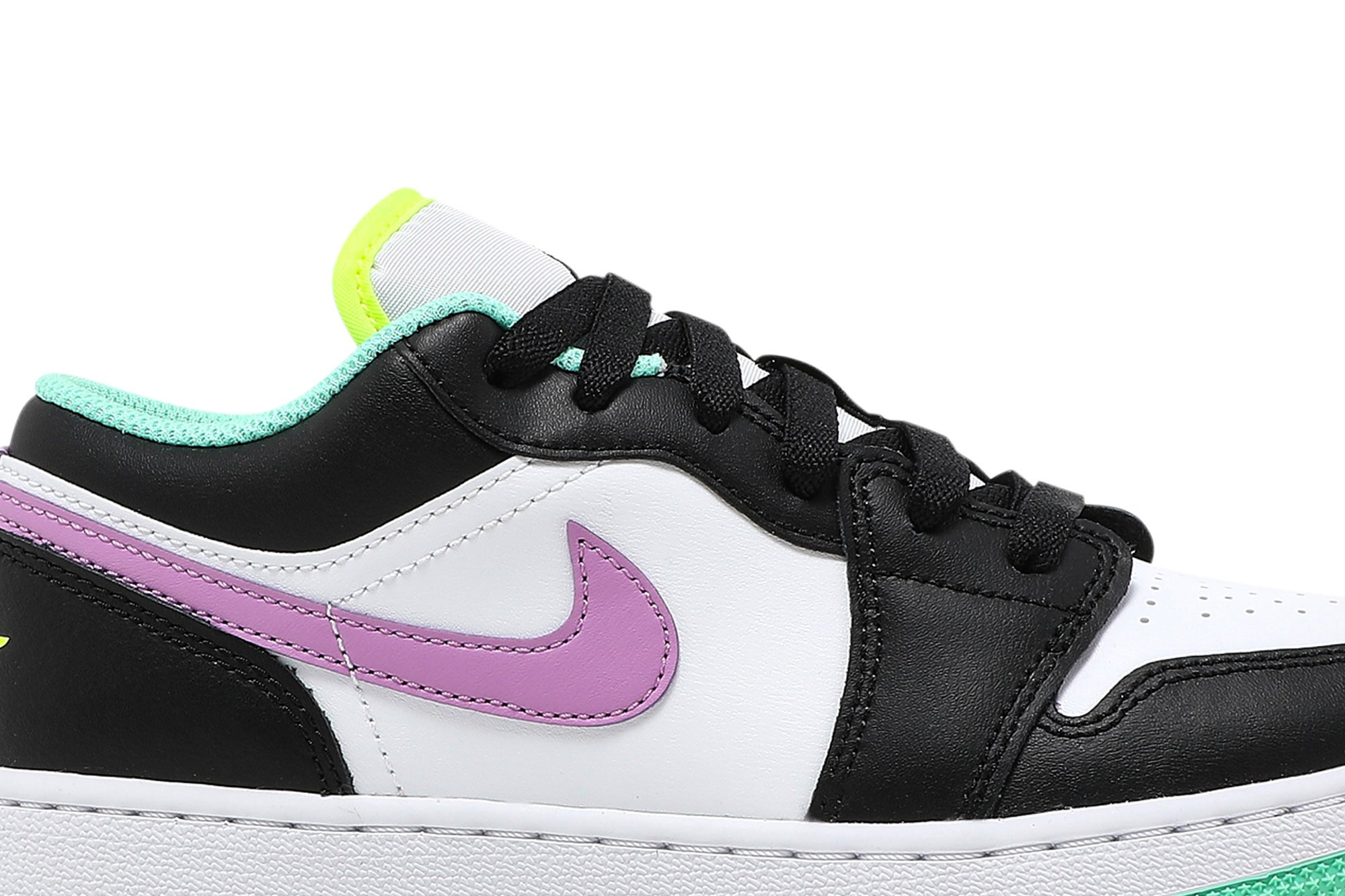 Air Jordan 1 Low GS 'White Violet Shock' 553560-151
