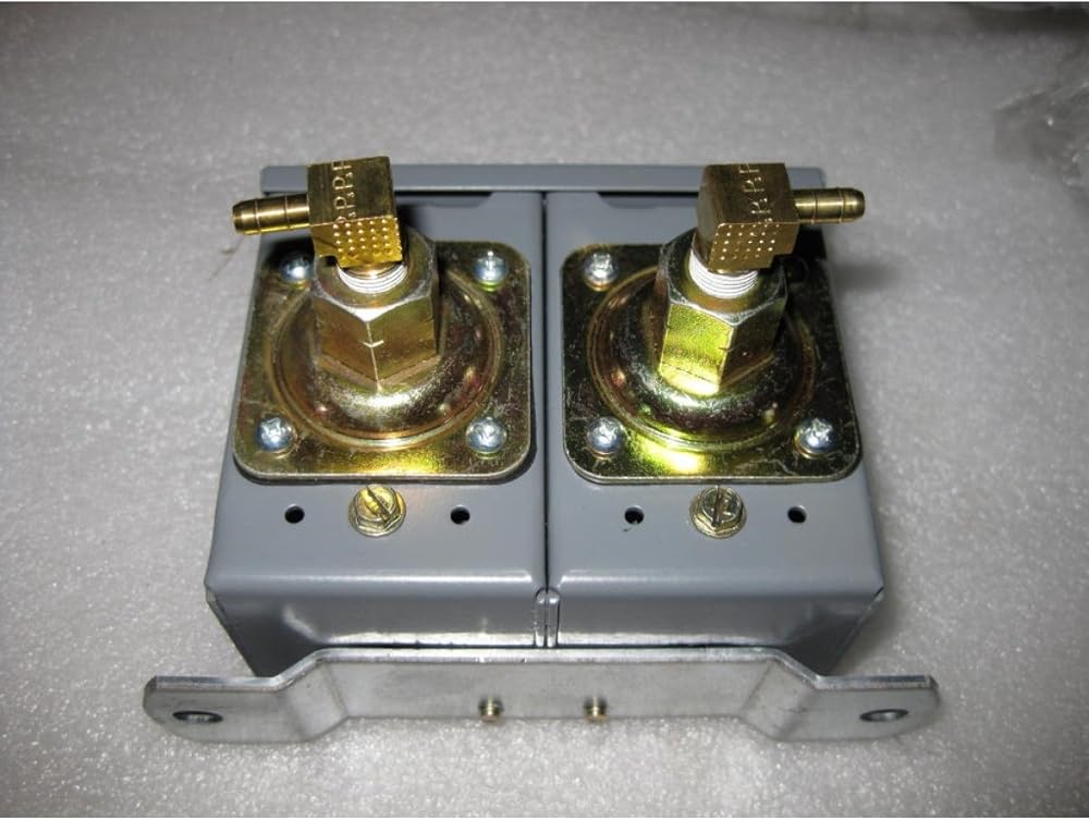 Johnson Controls P10PA-11C Penn Series P10 Low Pressure Control, 3 Stages, SPST Contact, 3-20 psi, 1/8