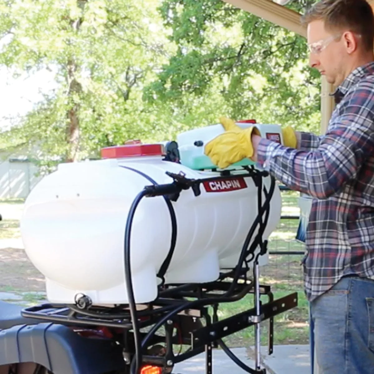 Chapin 25 Gallon Mixes On Exit Spot Sprayer