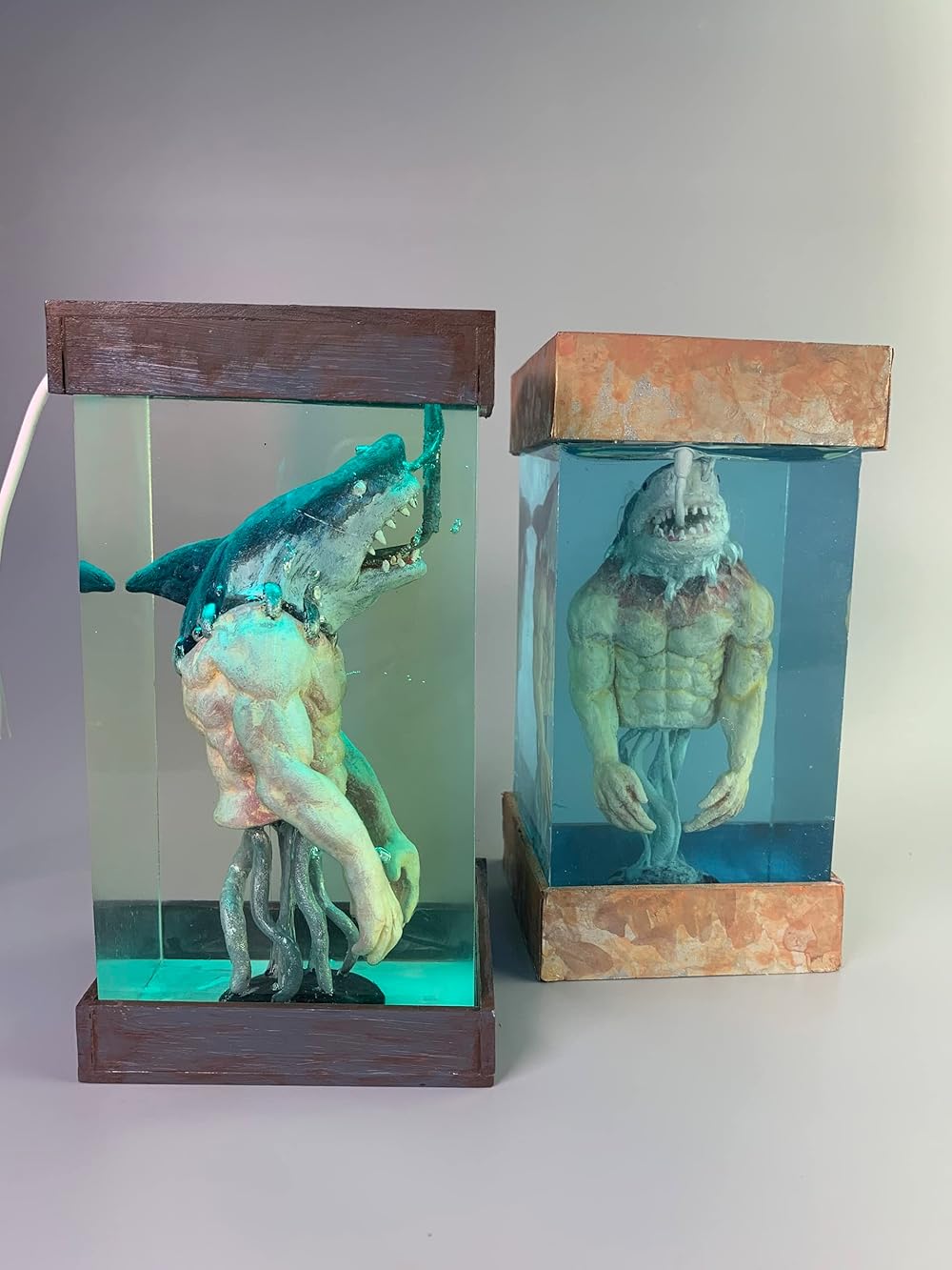 Shark Man Lamp, Creepy Anglerfish Diorama, Deep Sea Fish Diorama, Decorations Marine Art Night Light Desk Lamp, Ocean Theme Diorama Lamp (18x8x8 cm)