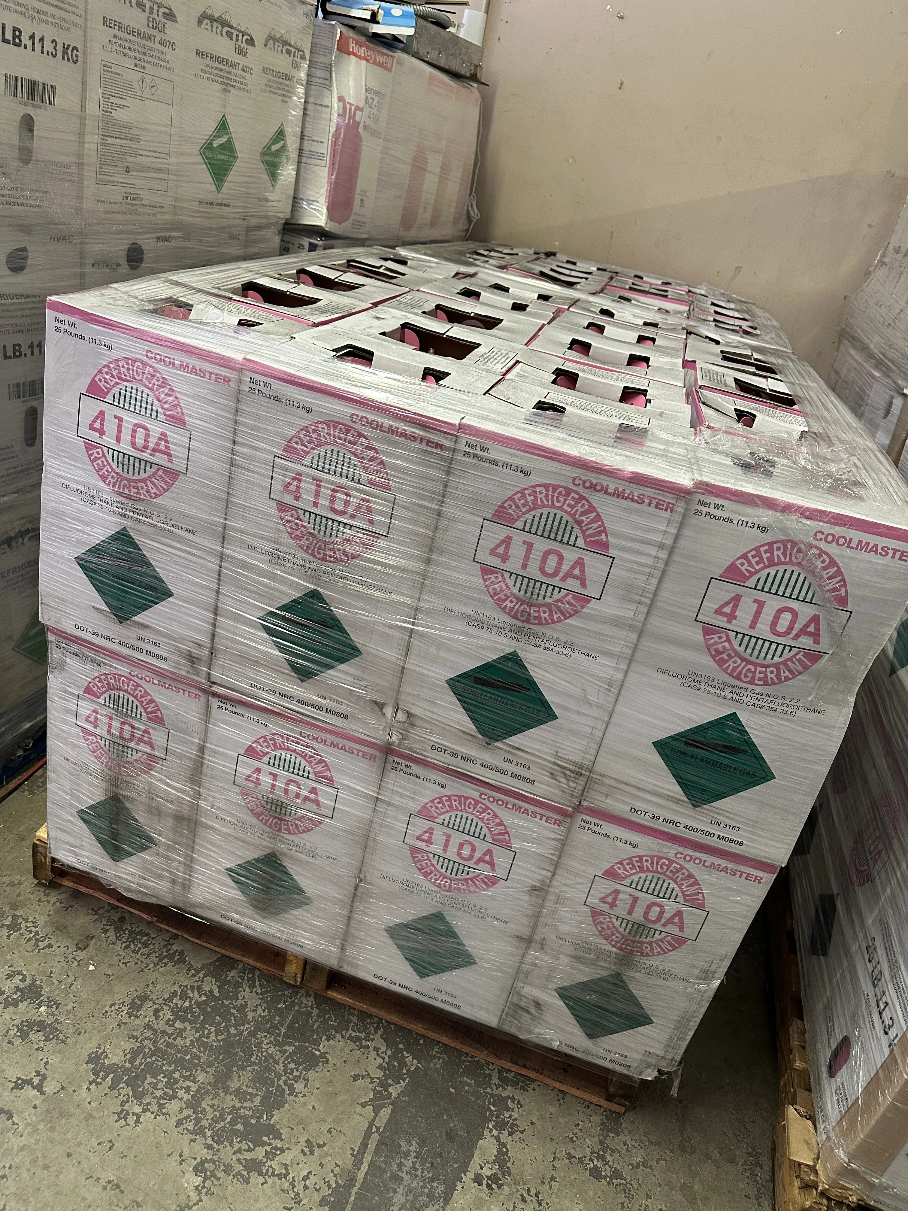 1 Pallet of R410A Refrigerant 40 Jugs x 25lb Cylinders