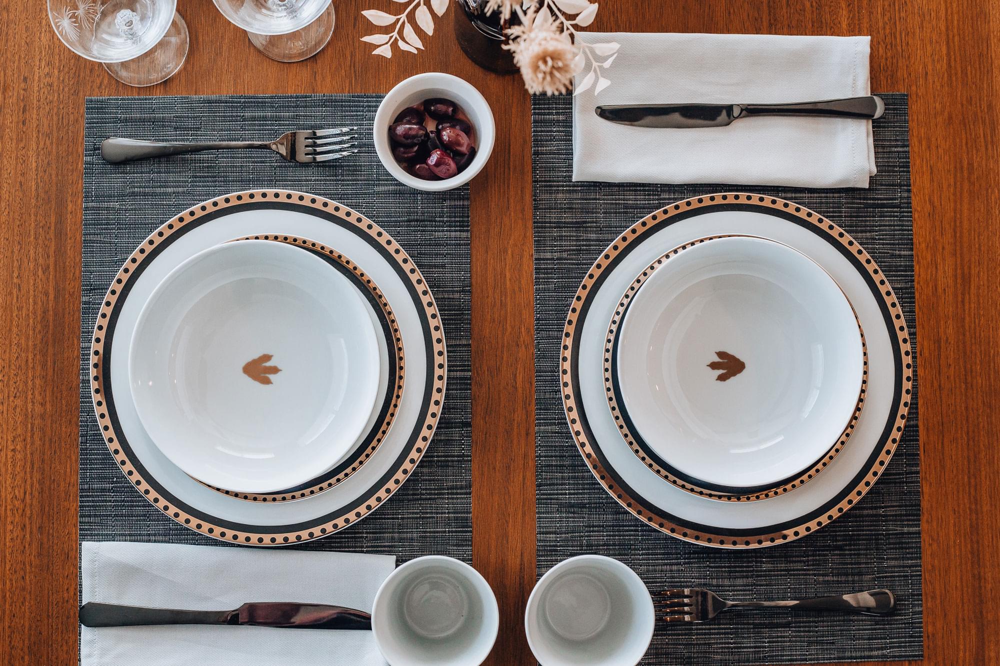 Jurassic Park Logo 16-Piece Ceramic Dinnerware Set Replica | Plates, Bowls, Mugs