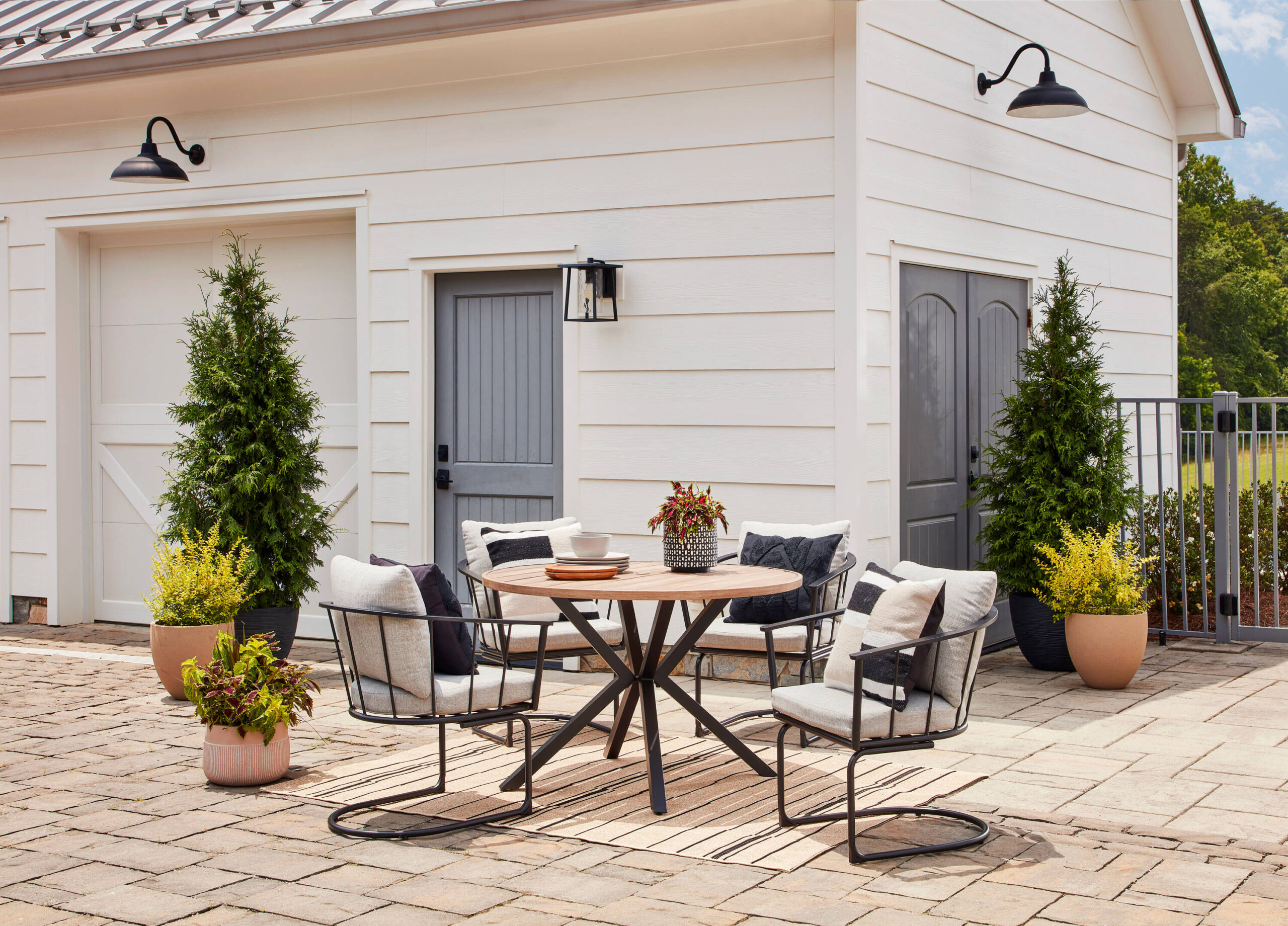 Style Selections Canyon Way Round Outdoor Dining Table 46-in W x 46-in L with Umbrella Hole