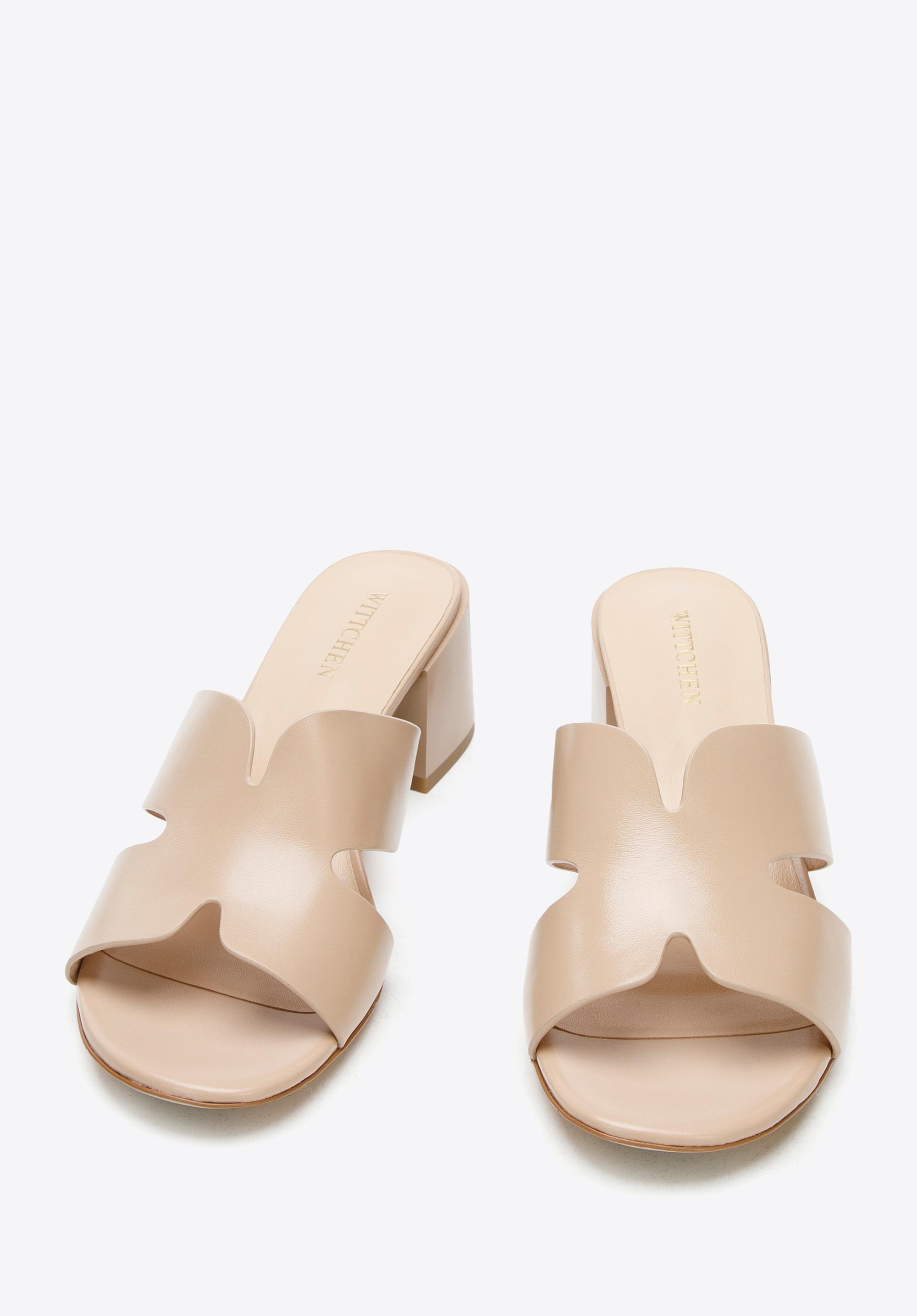 Damskie klapki skórzane proste na słupku