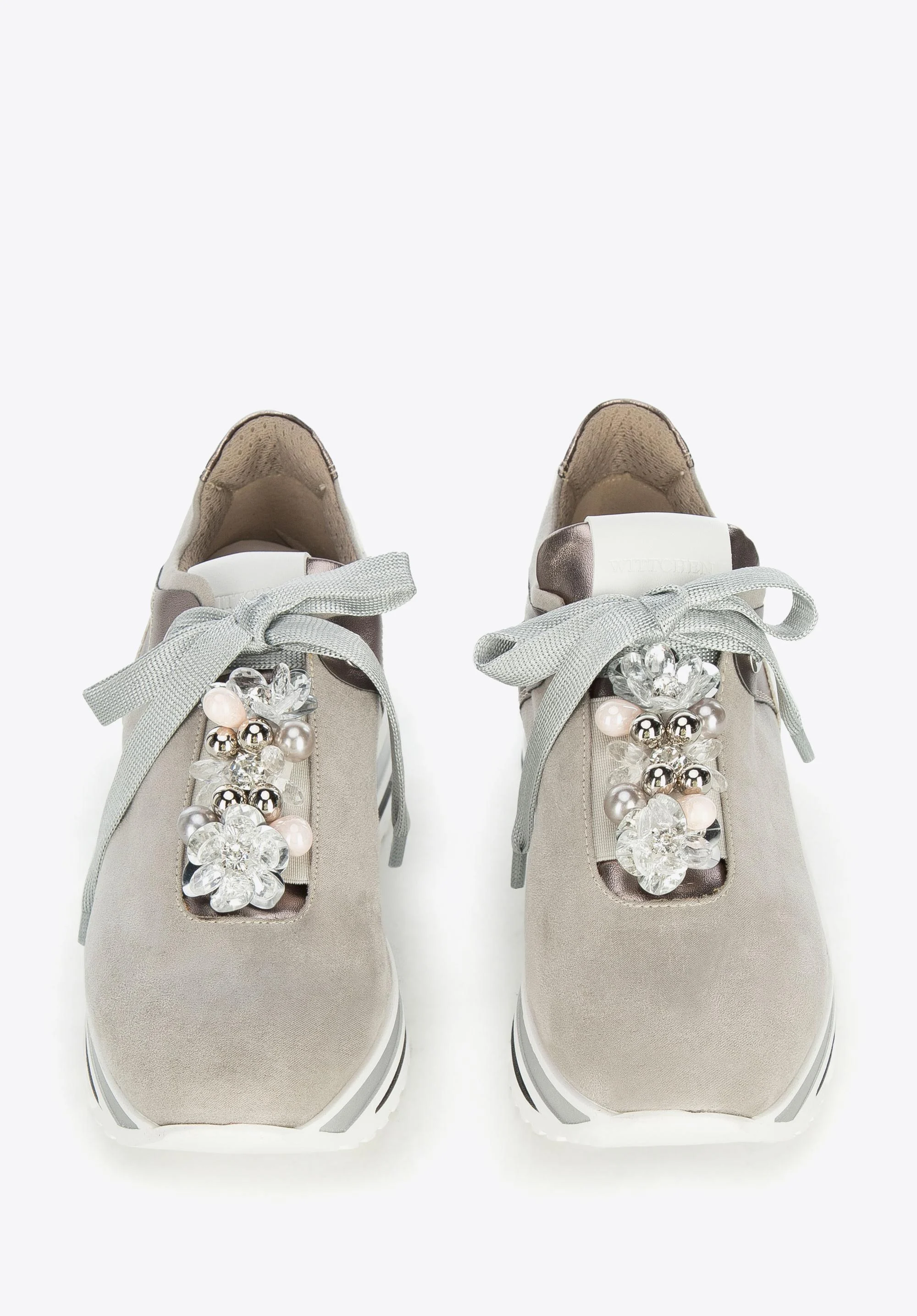 Damskie sneakersy ozdobione koralikami na koturnie