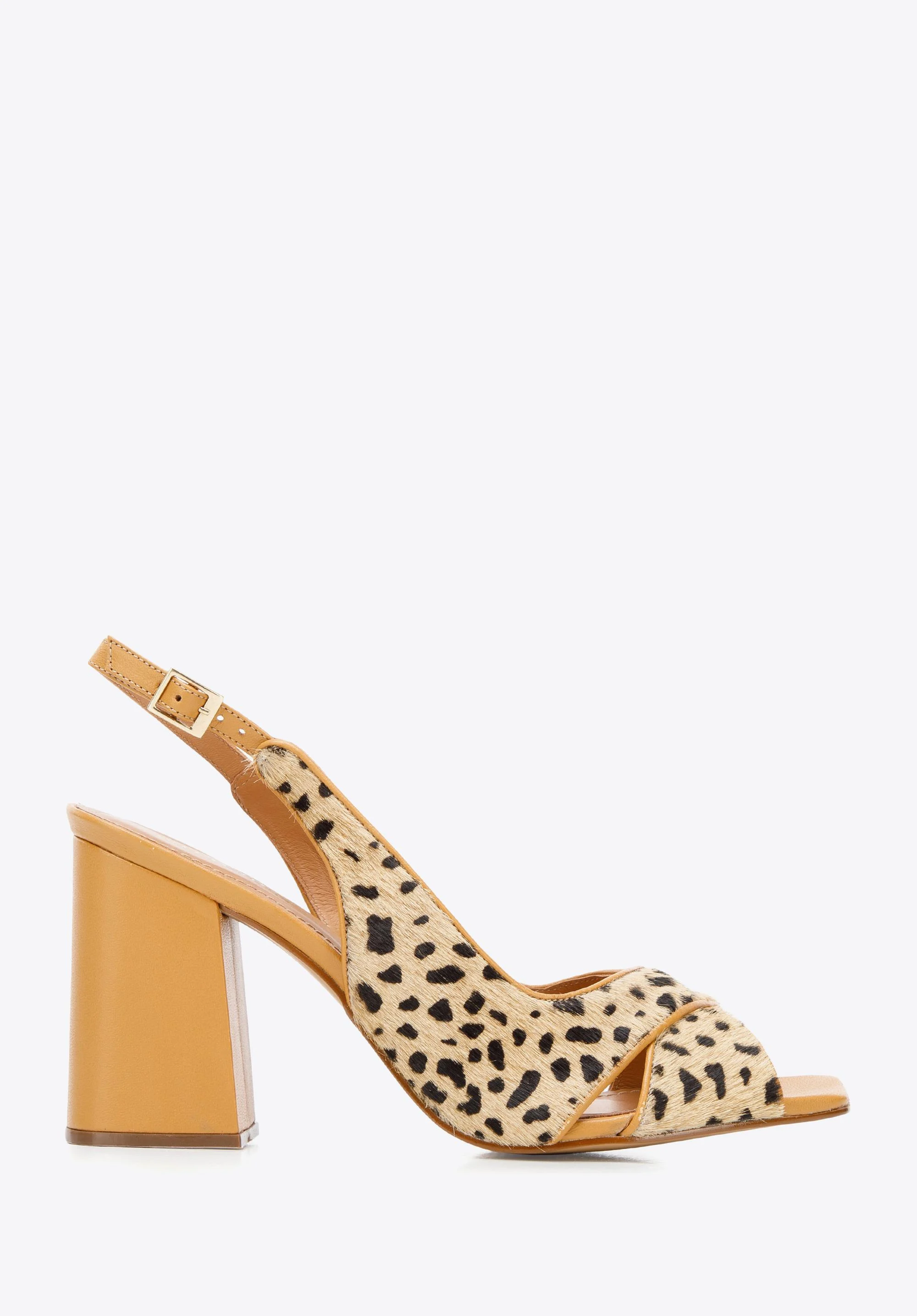 Sandały skórzane z paskami na krzyż