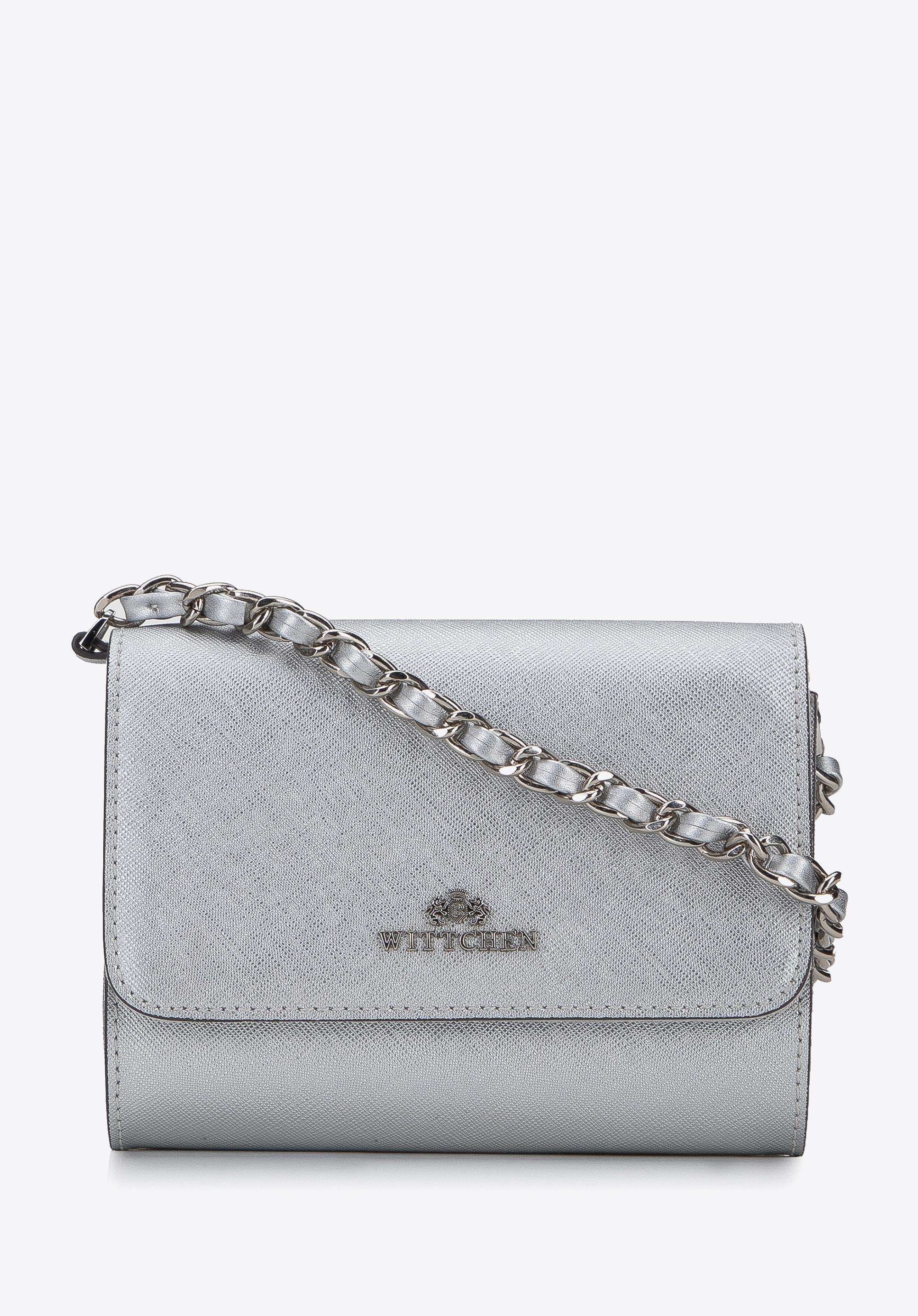 Minitorebka wieczorowa ze skóry saffiano na łańcuszku